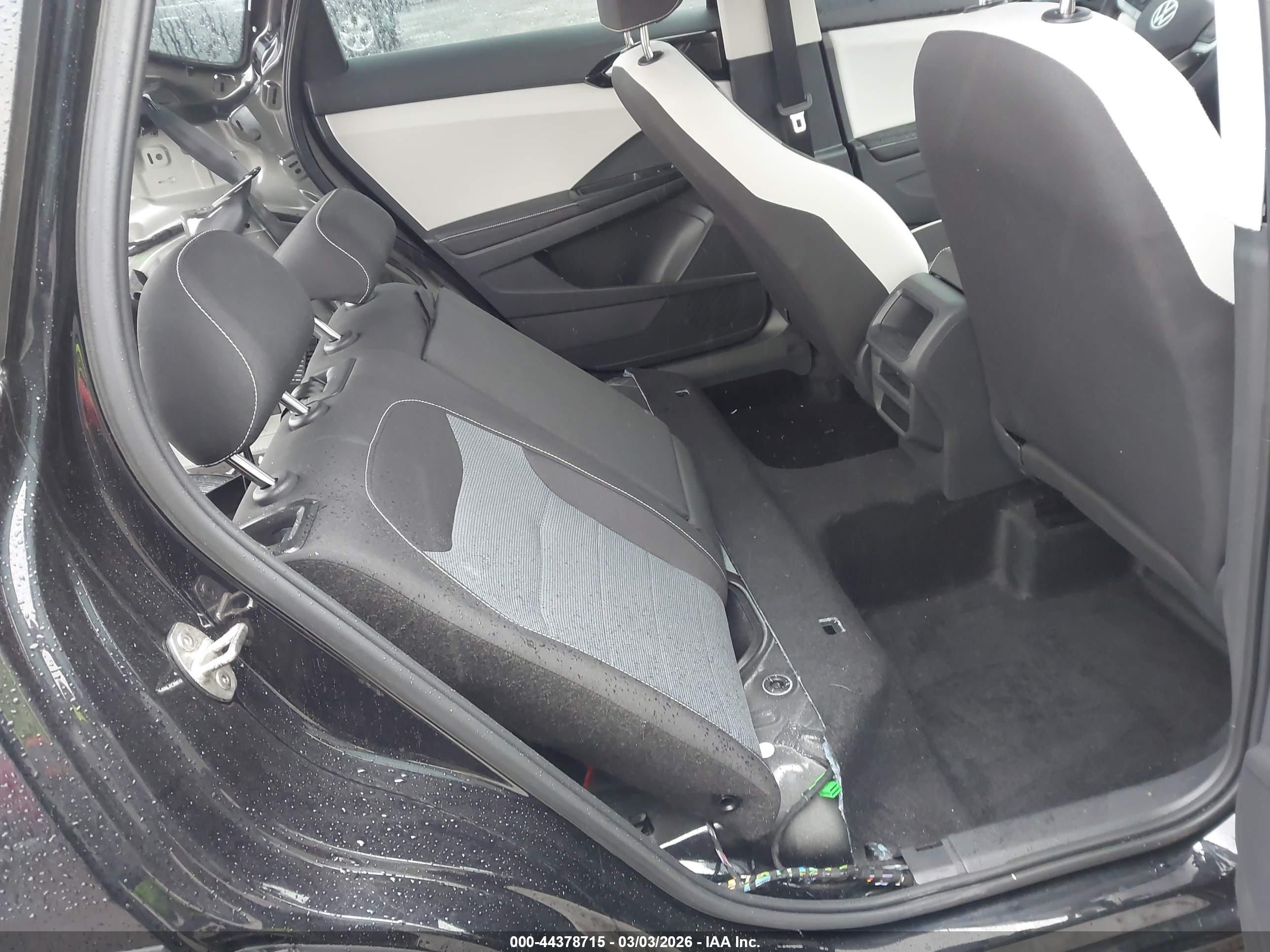 VOLKSWAGEN TAOS image 8