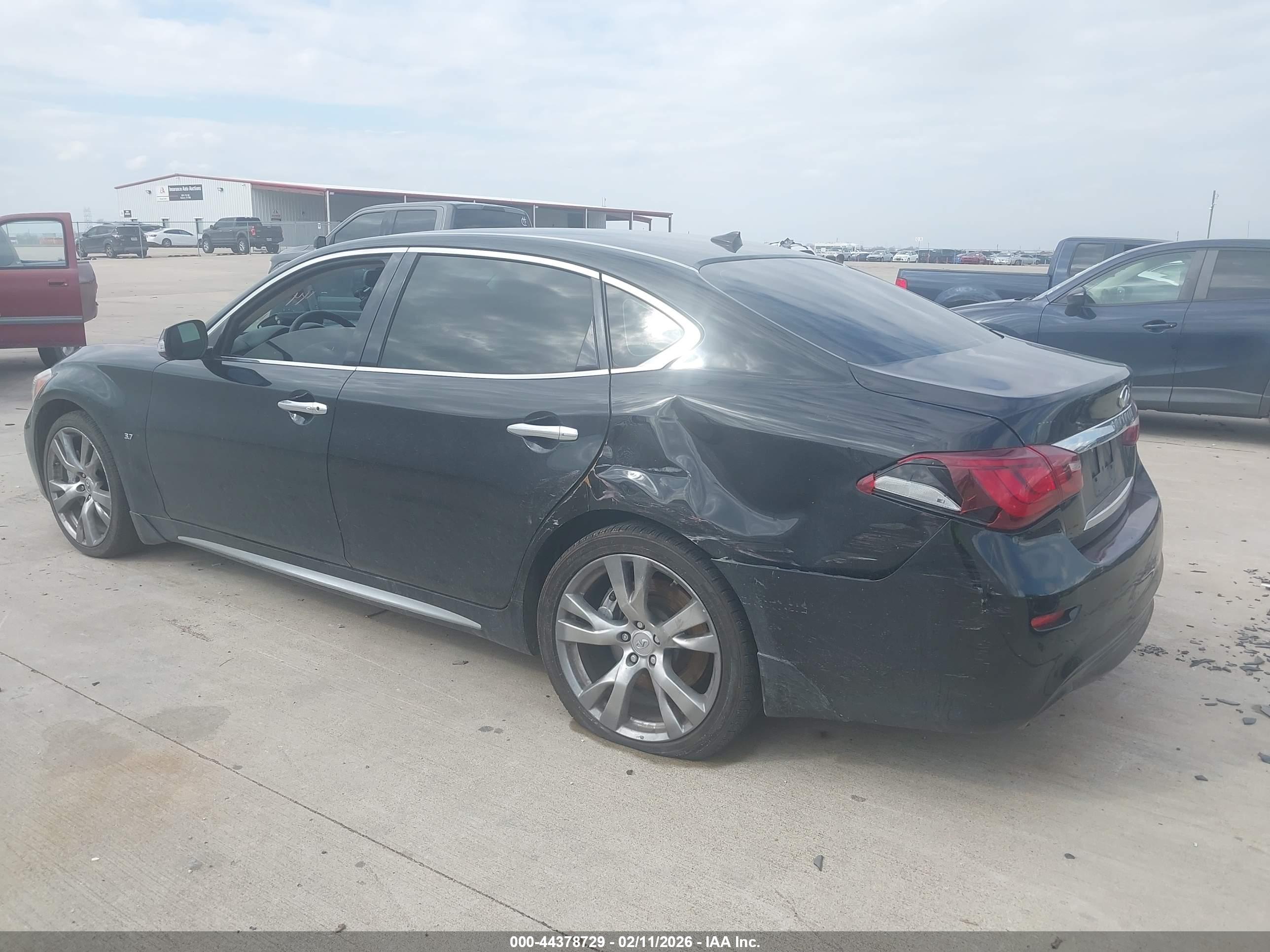 INFINITI Q70L image 3