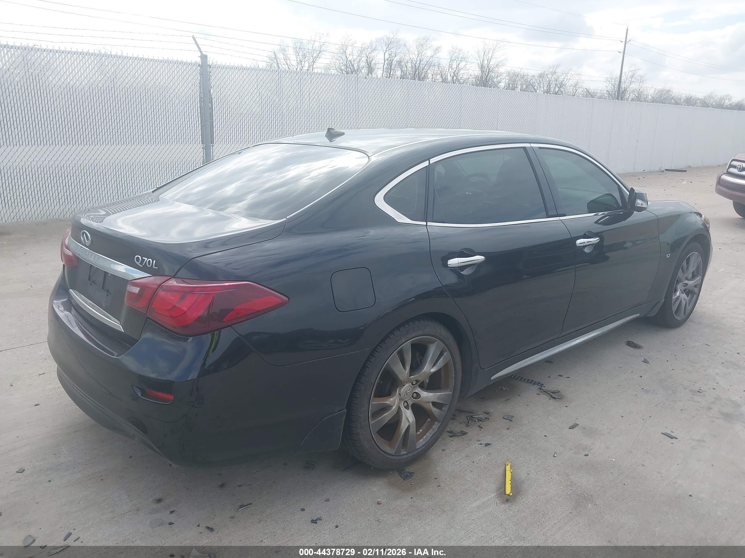 INFINITI Q70L image 4