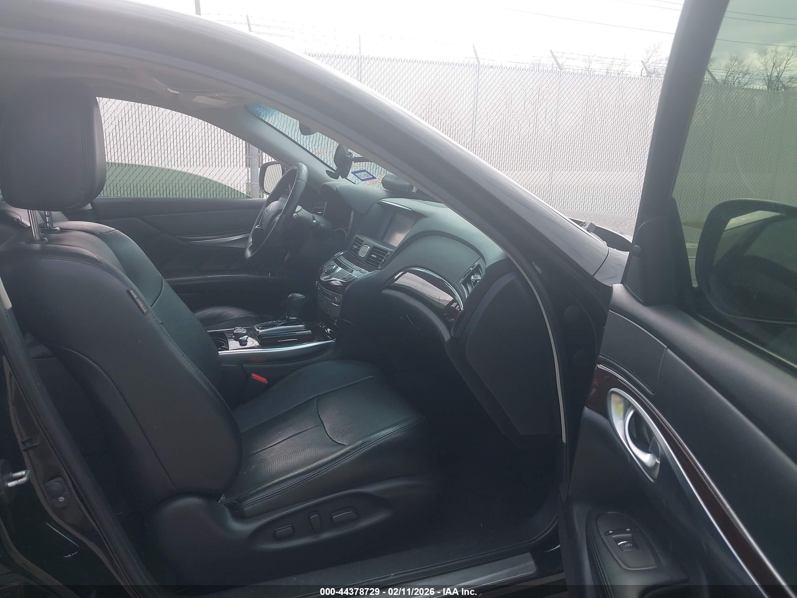 INFINITI Q70L image 5