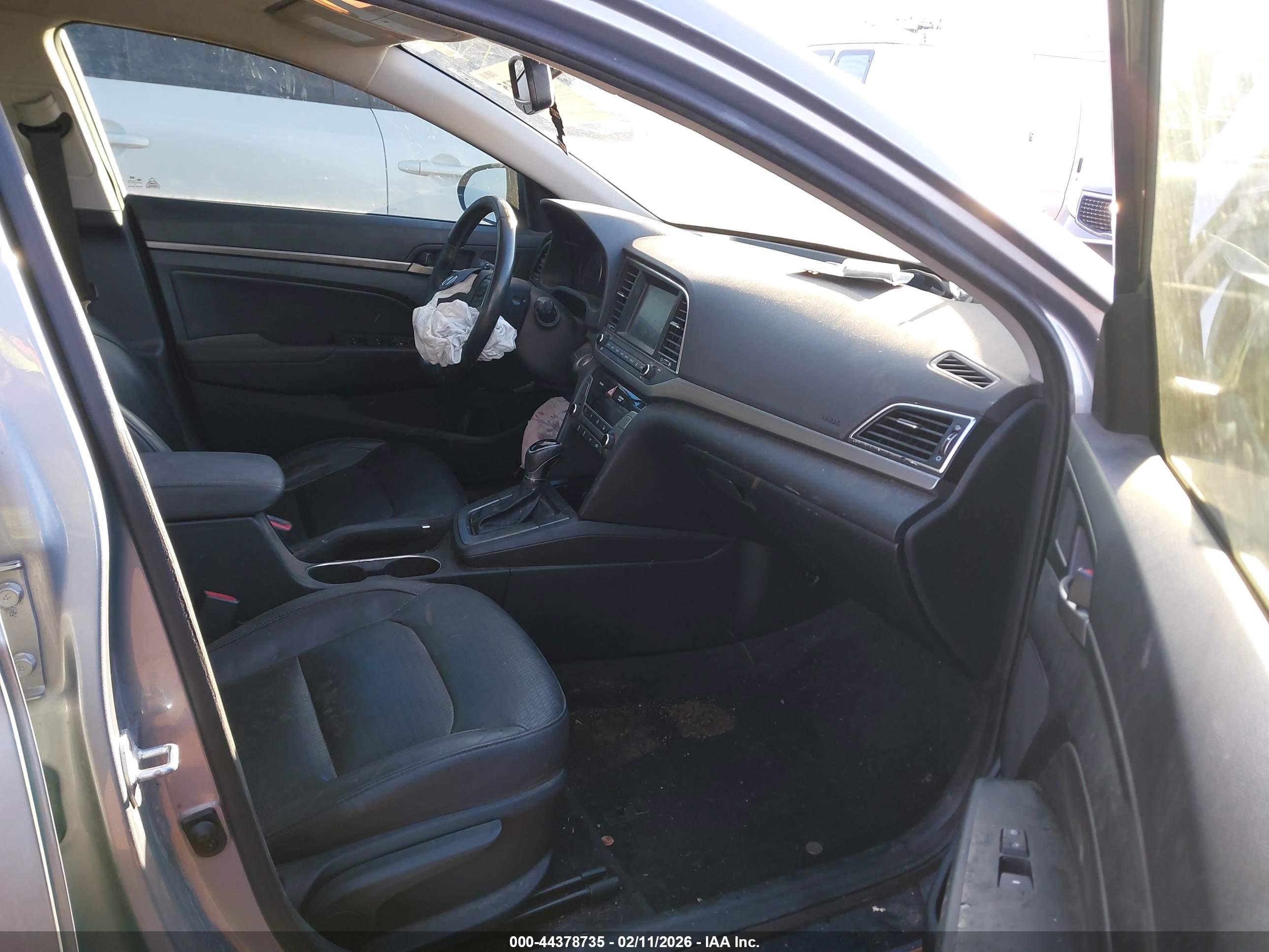 HYUNDAI ELANTRA image 5