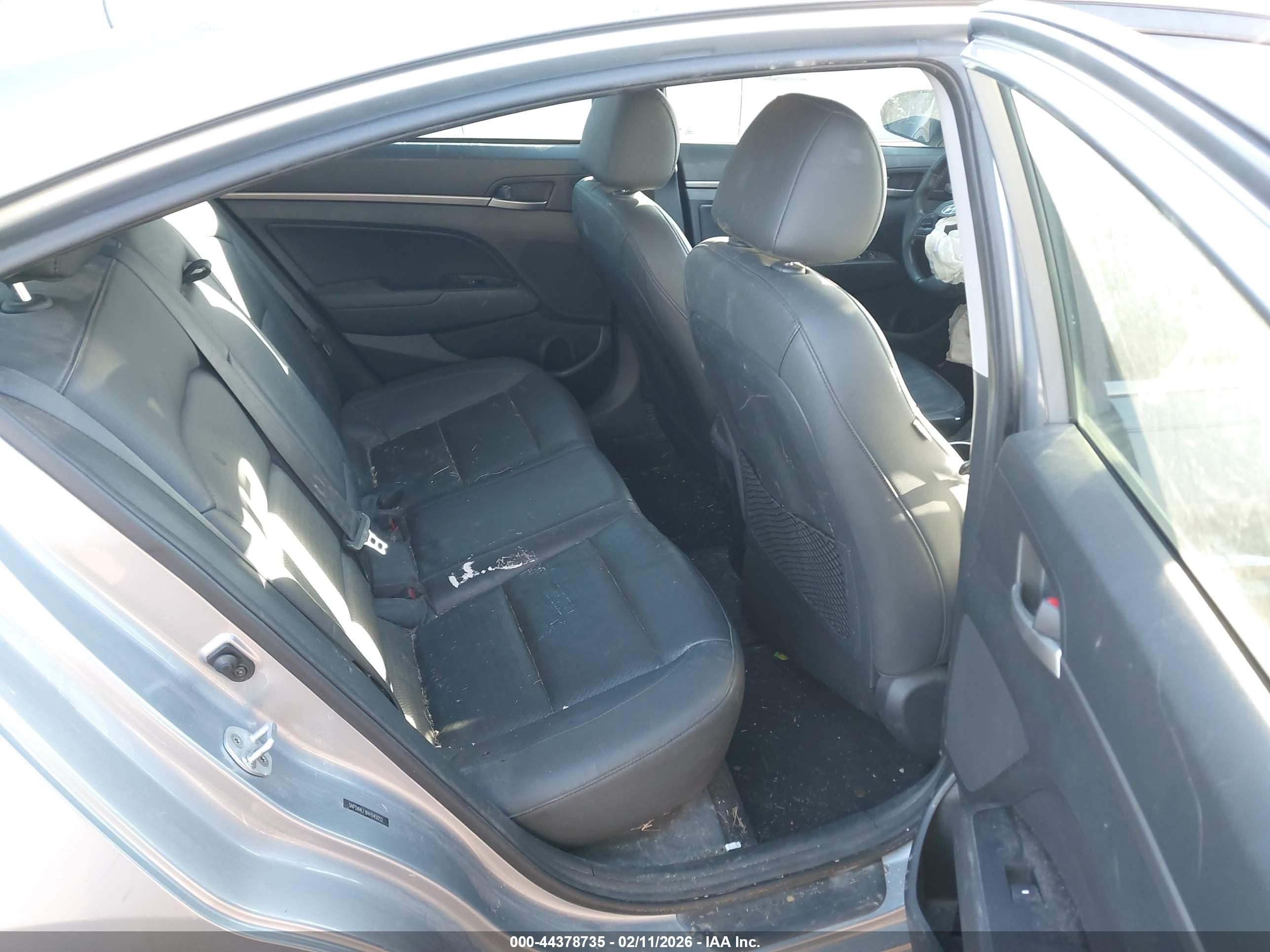 HYUNDAI ELANTRA image 8