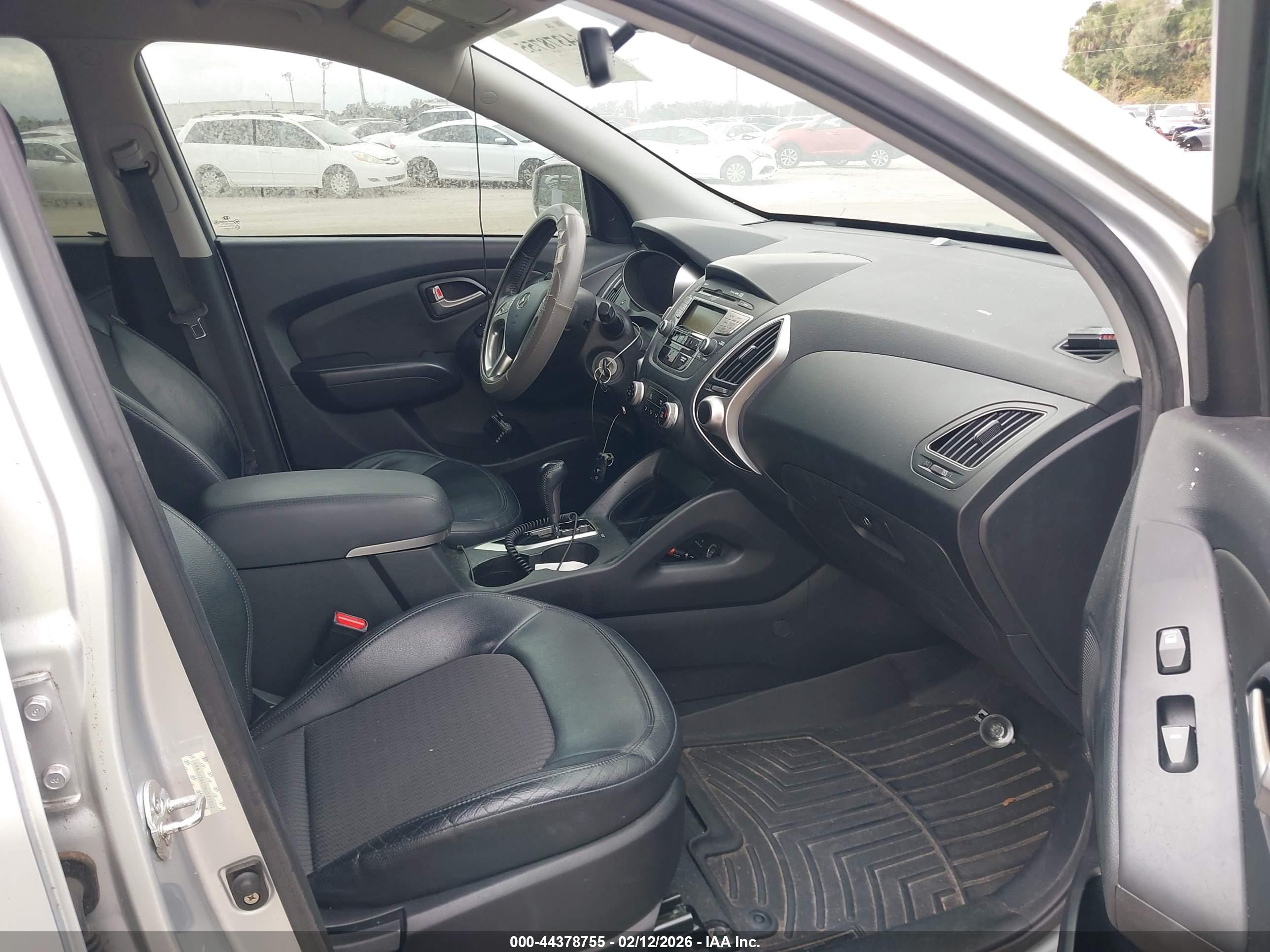 HYUNDAI TUCSON image 5