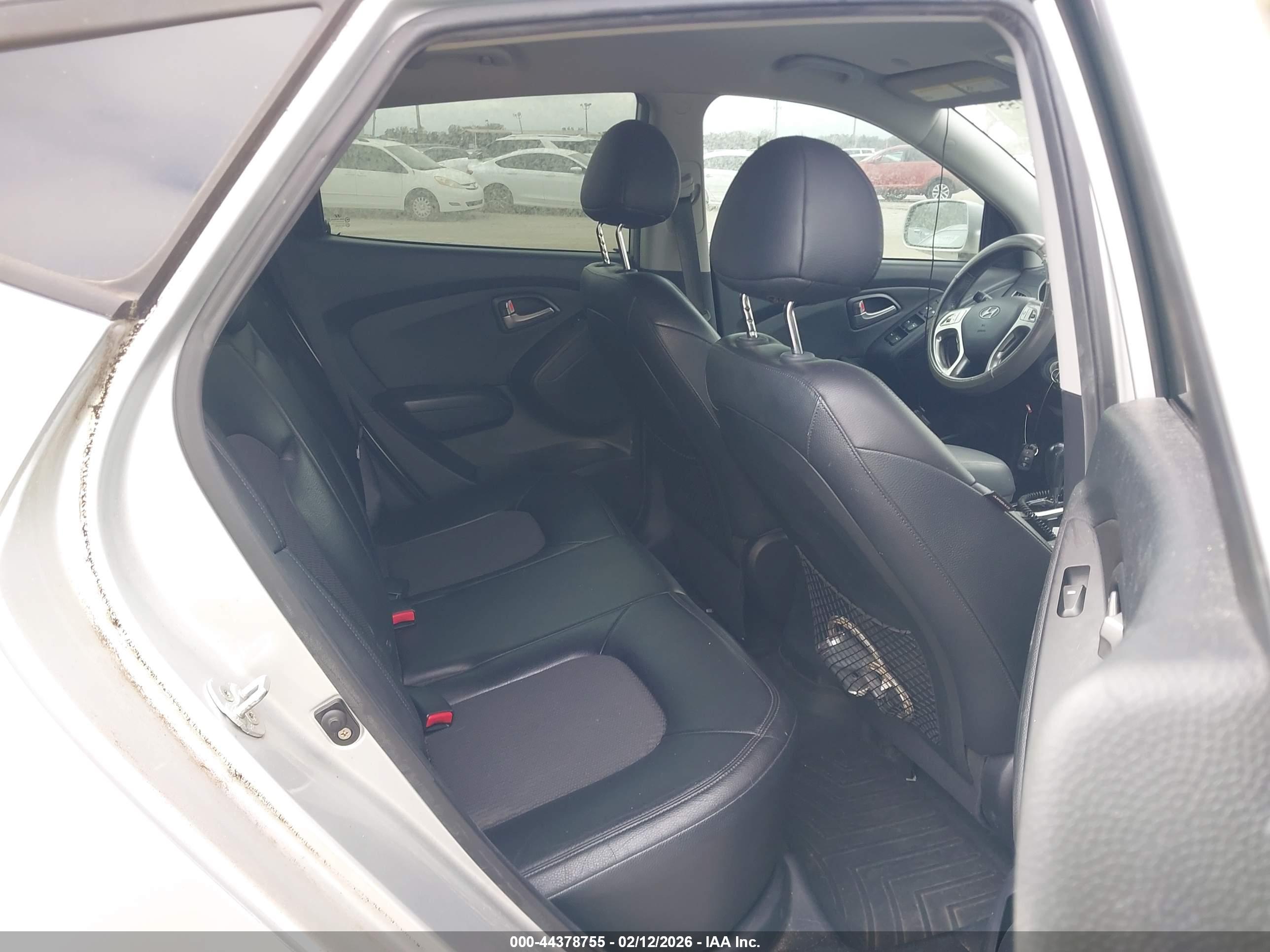 HYUNDAI TUCSON image 8