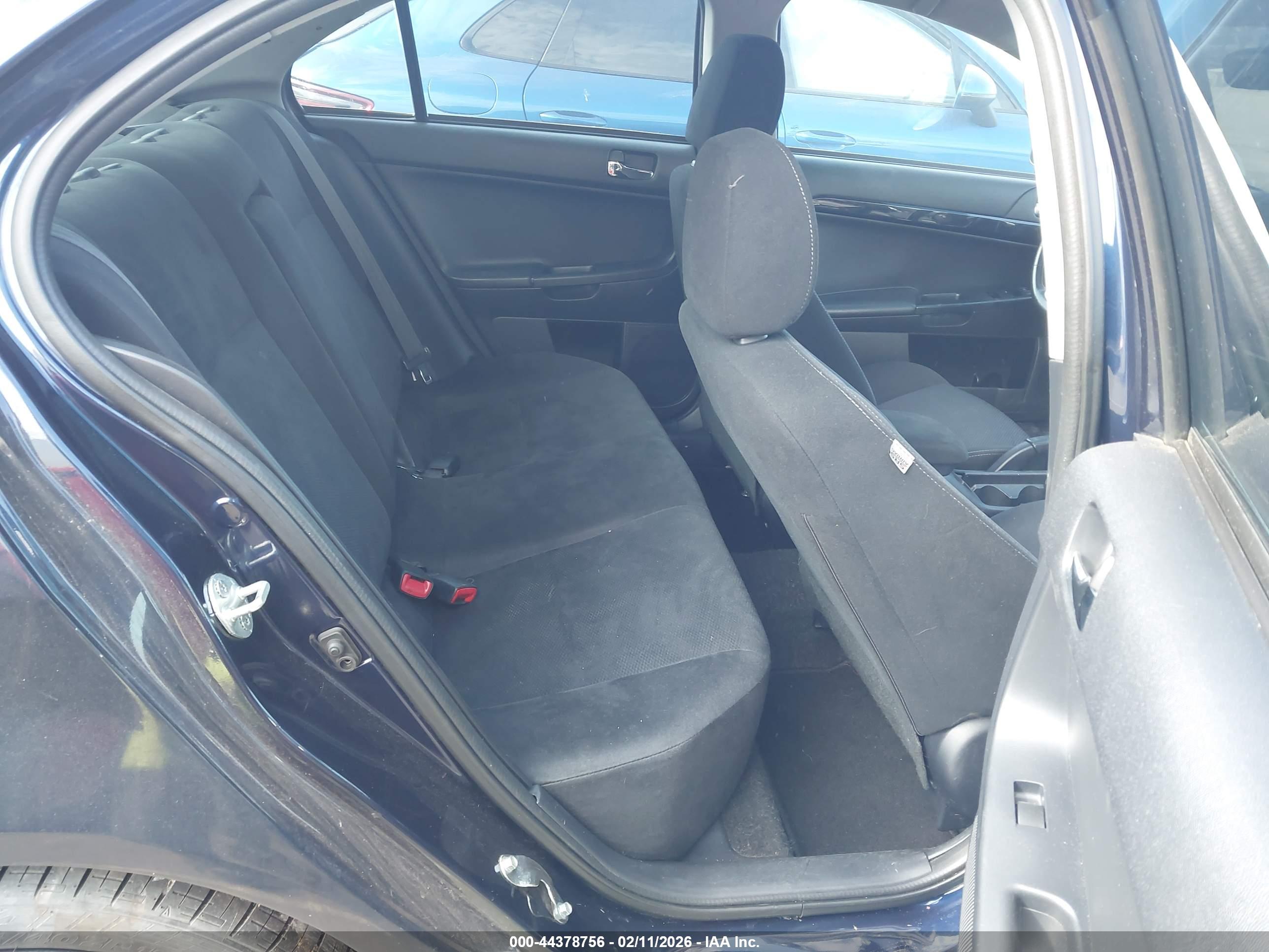 MITSUBISHI LANCER image 8