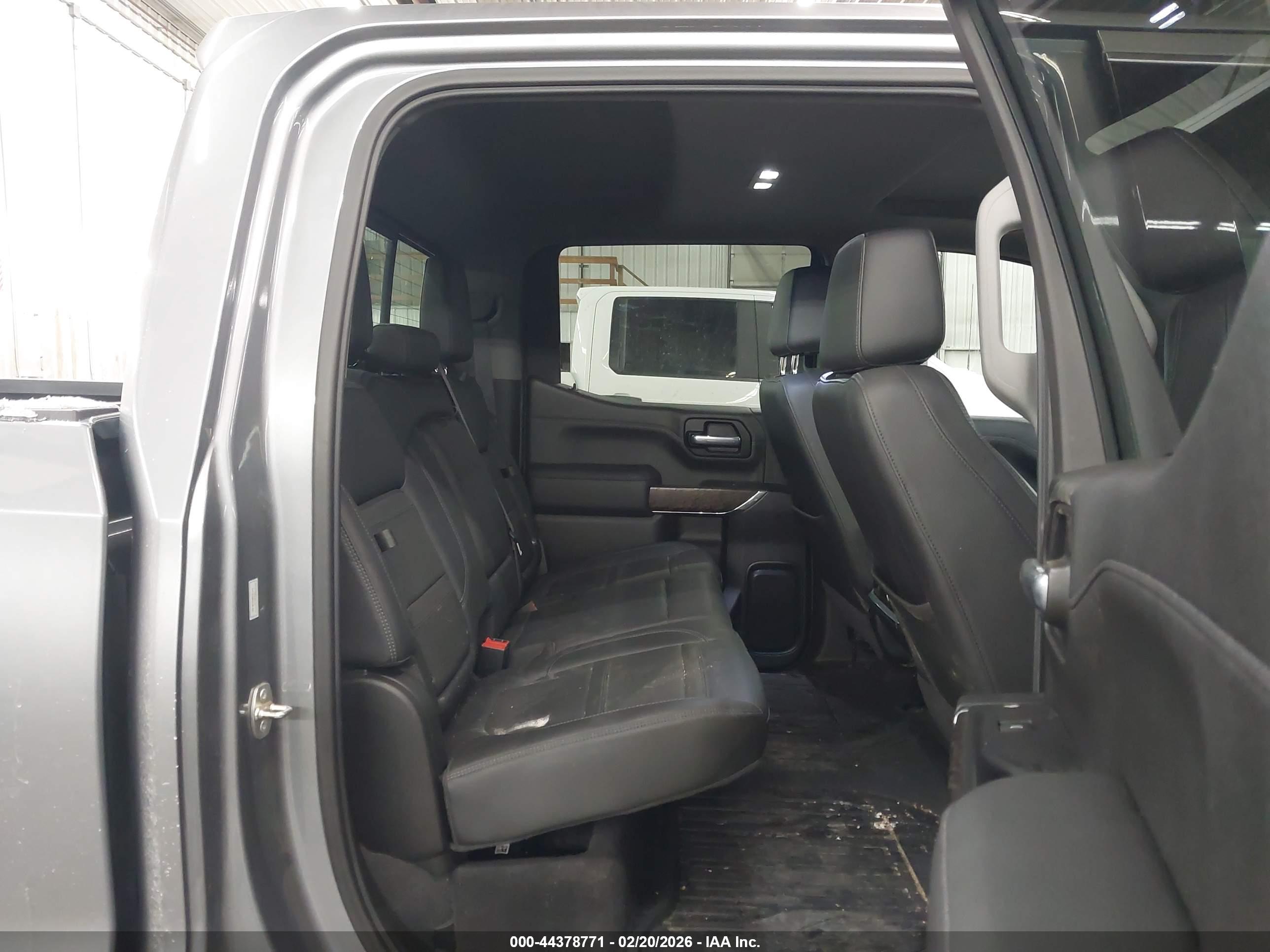 GMC SIERRA image 8