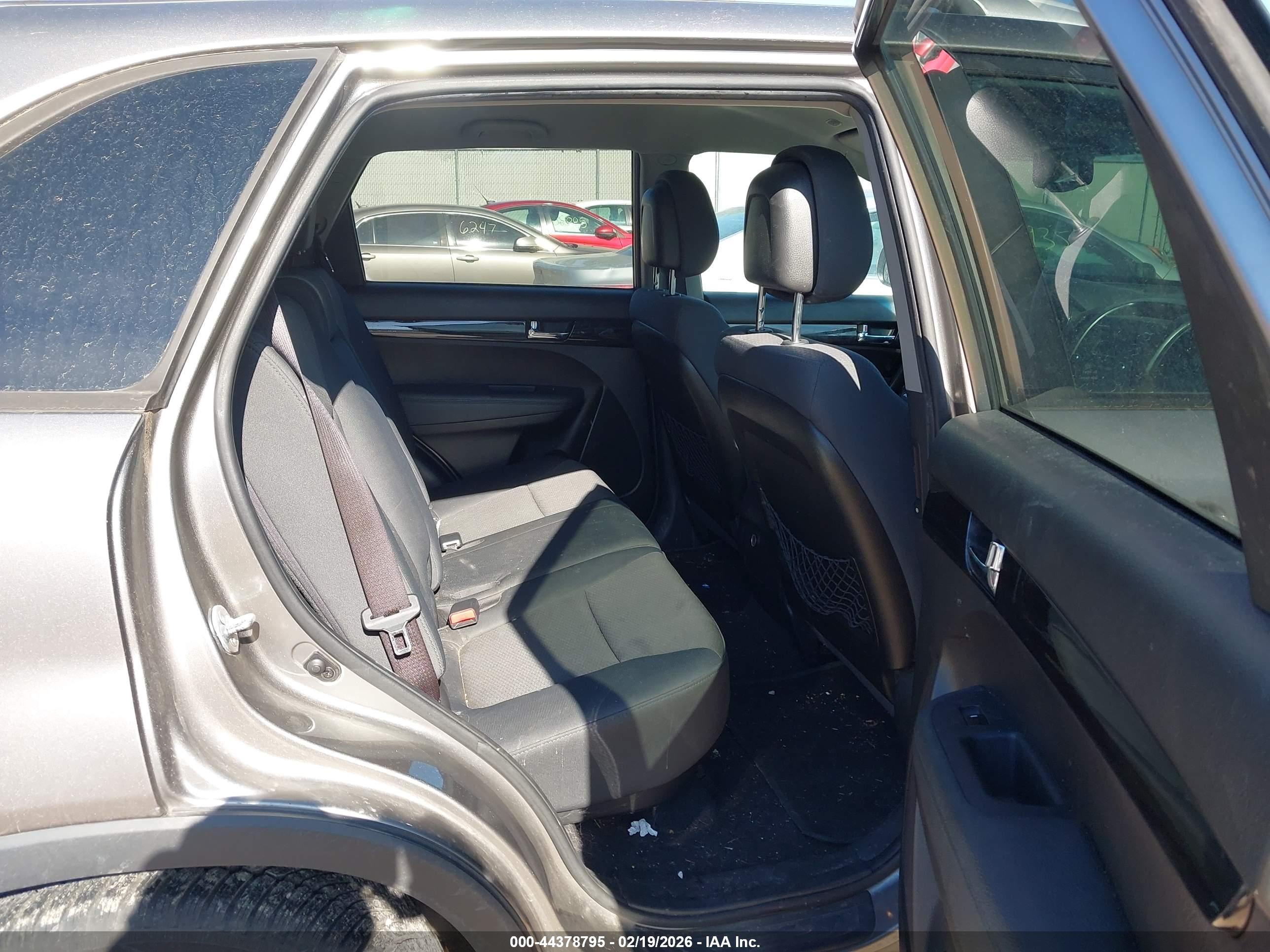 KIA SORENTO image 8