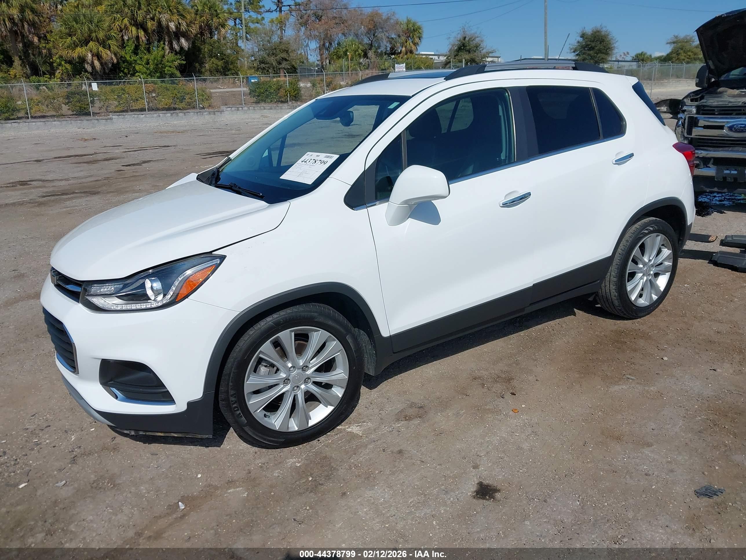 CHEVROLET TRAX image 2