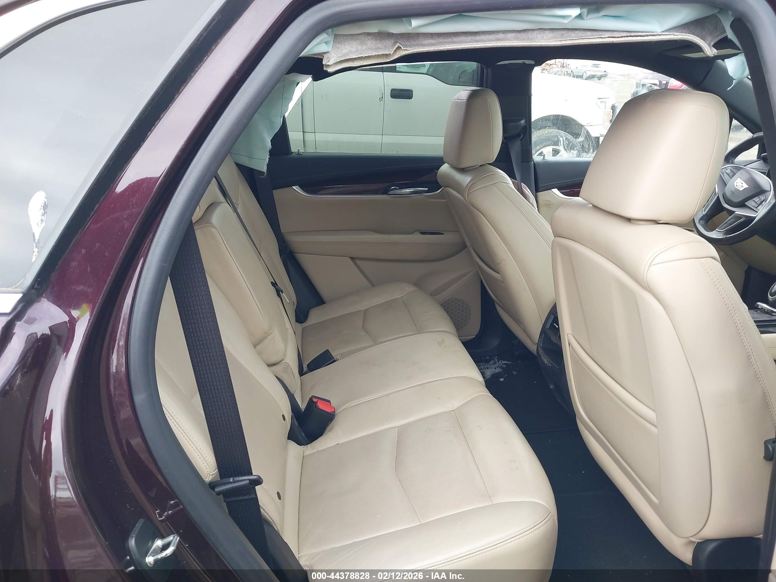 CADILLAC XT5 image 8