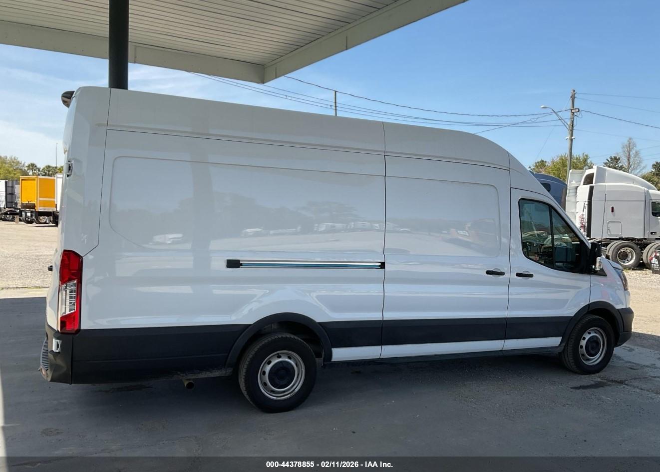 FORD TRANSIT-250 image 3