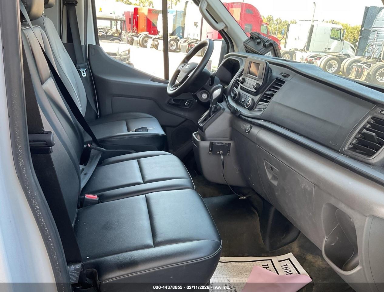 FORD TRANSIT-250 image 9