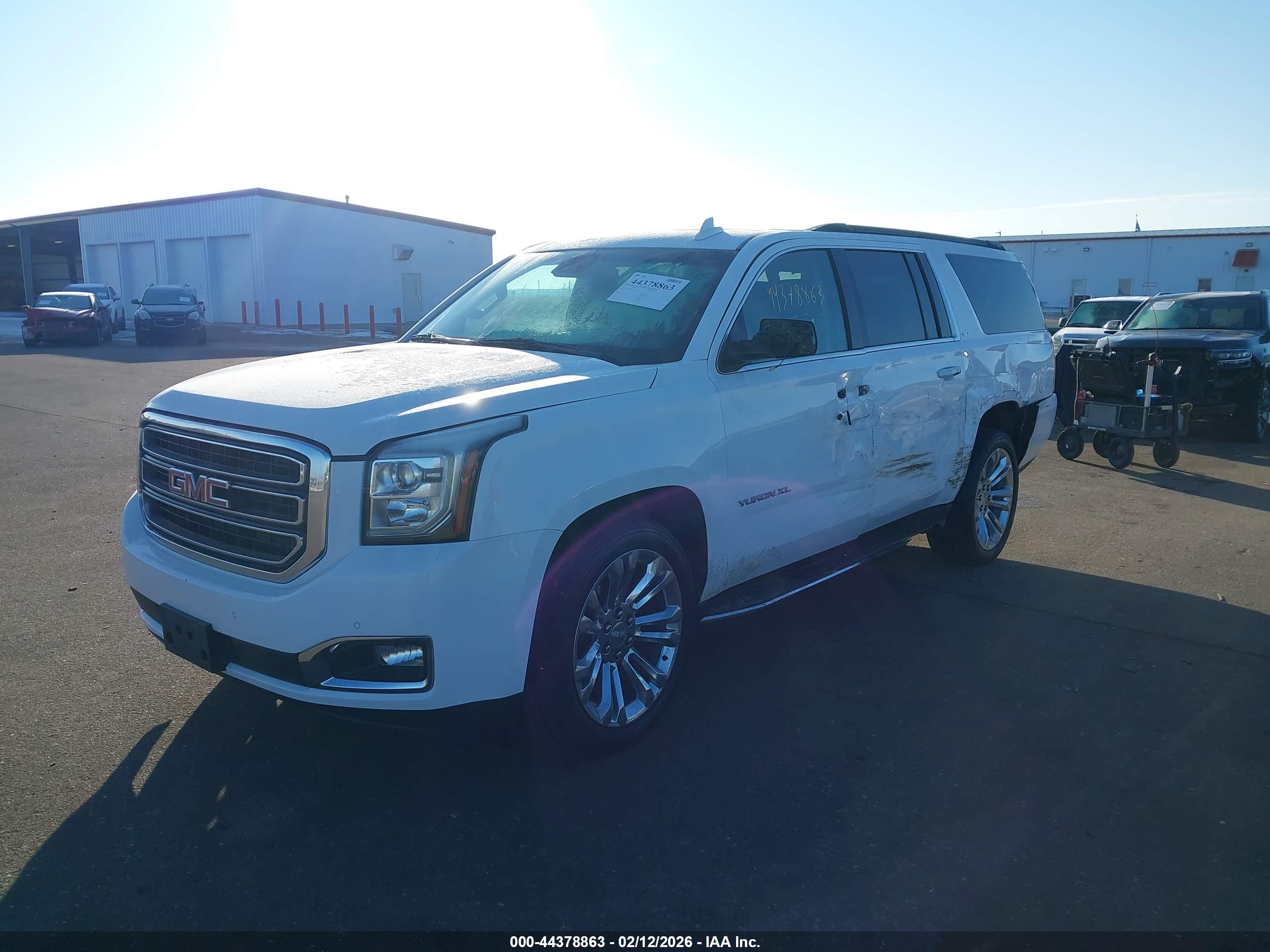 GMC YUKON image 2