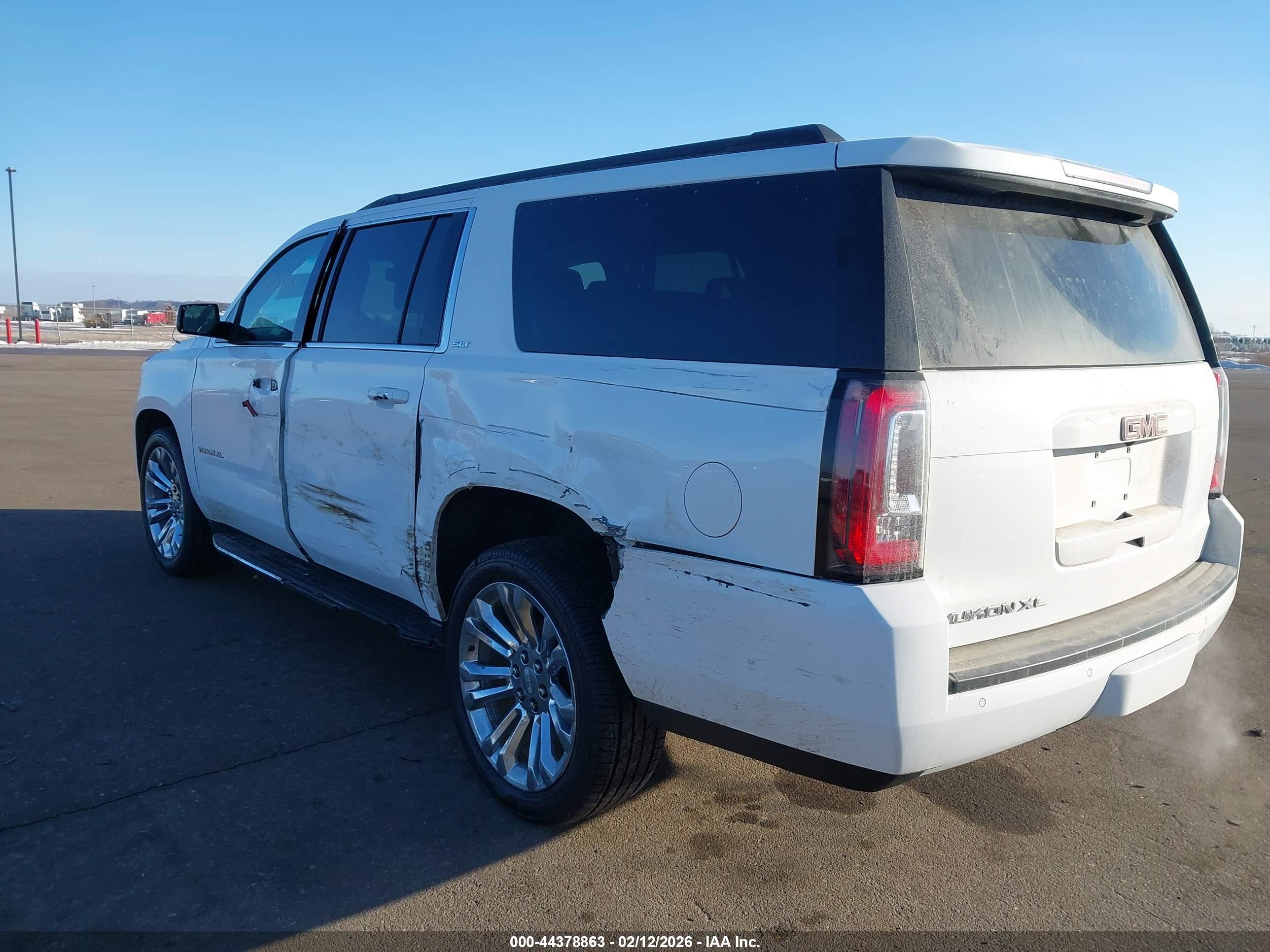 GMC YUKON image 3