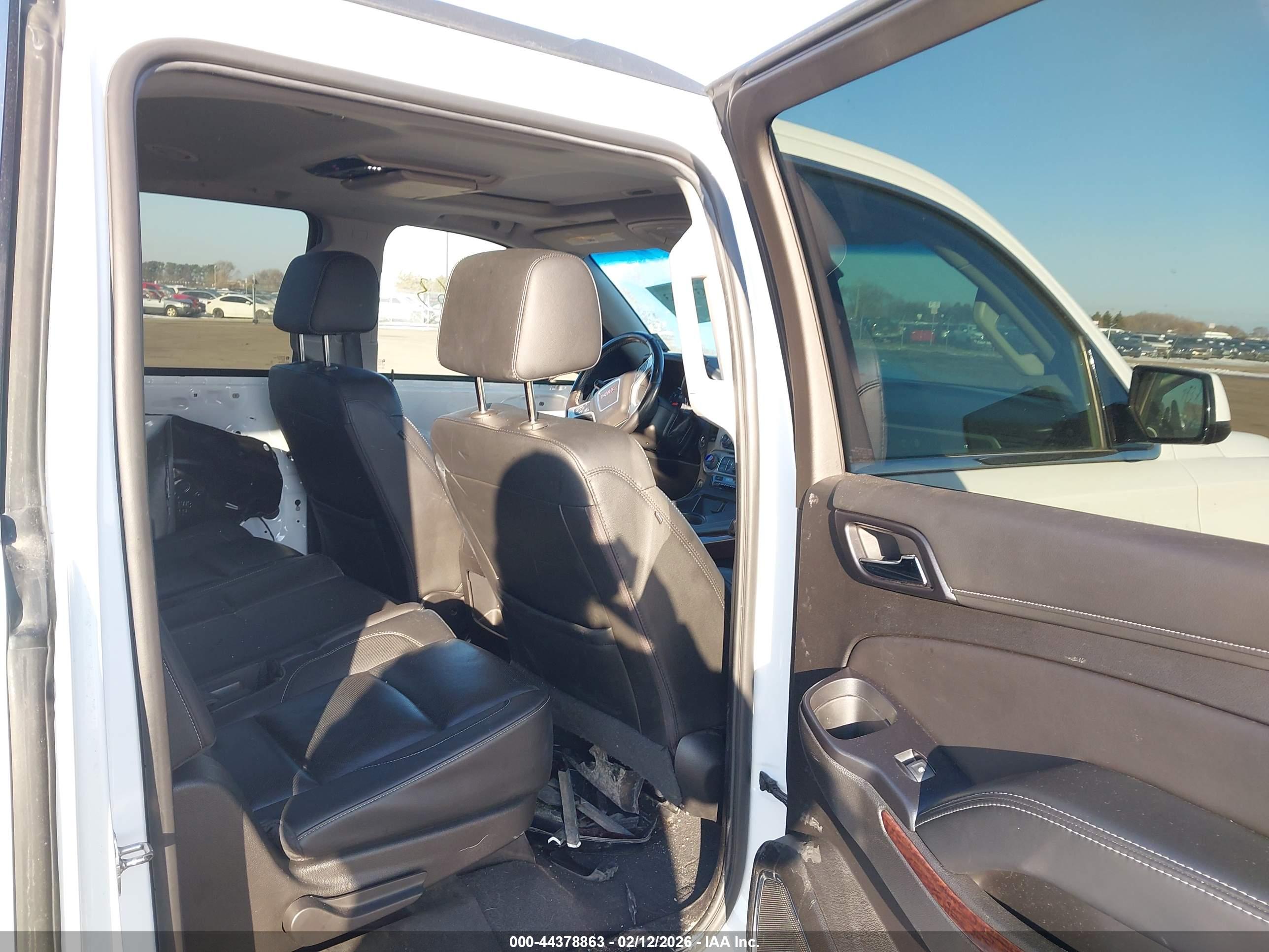 GMC YUKON image 8