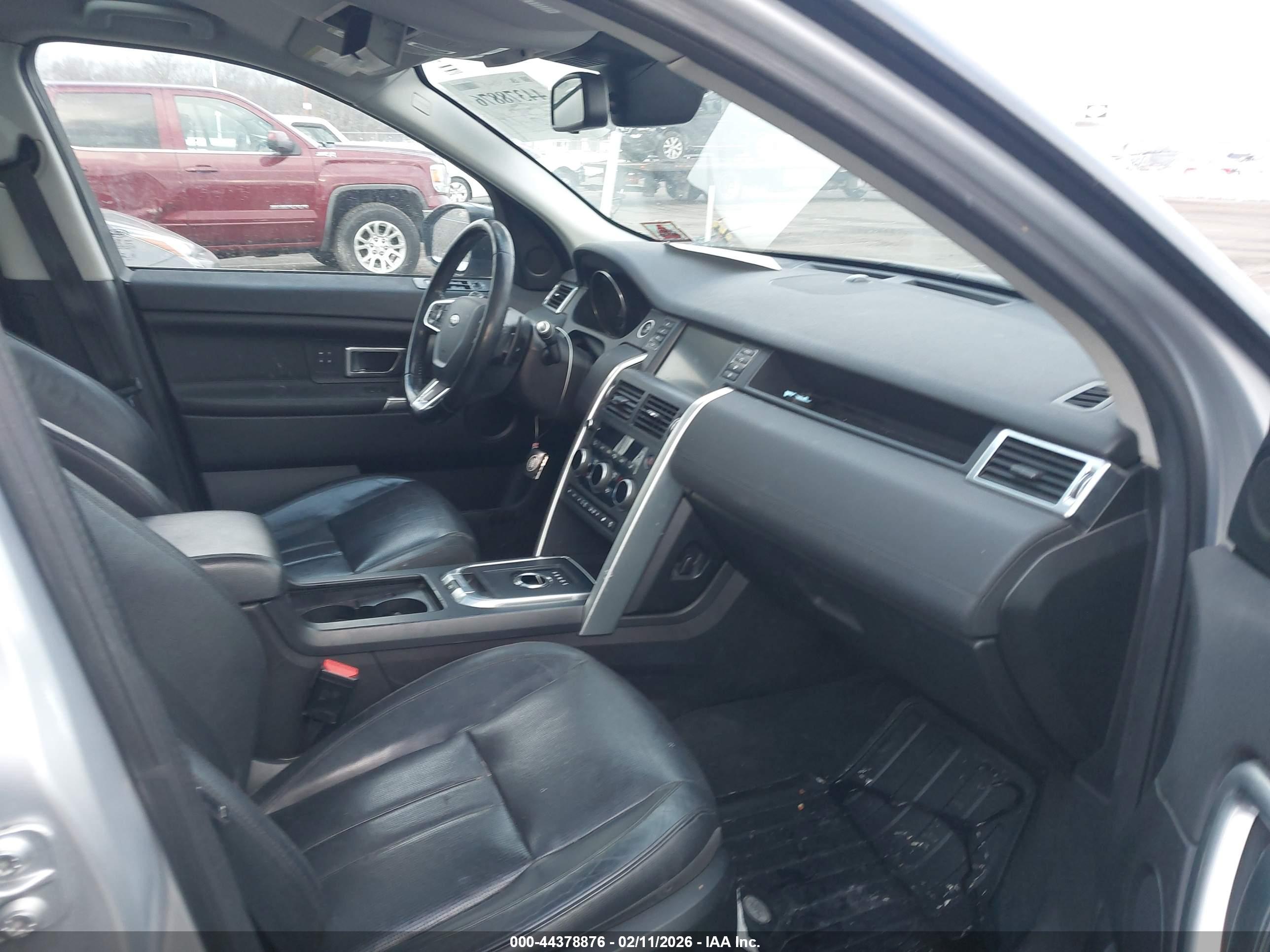 LAND ROVER image 5