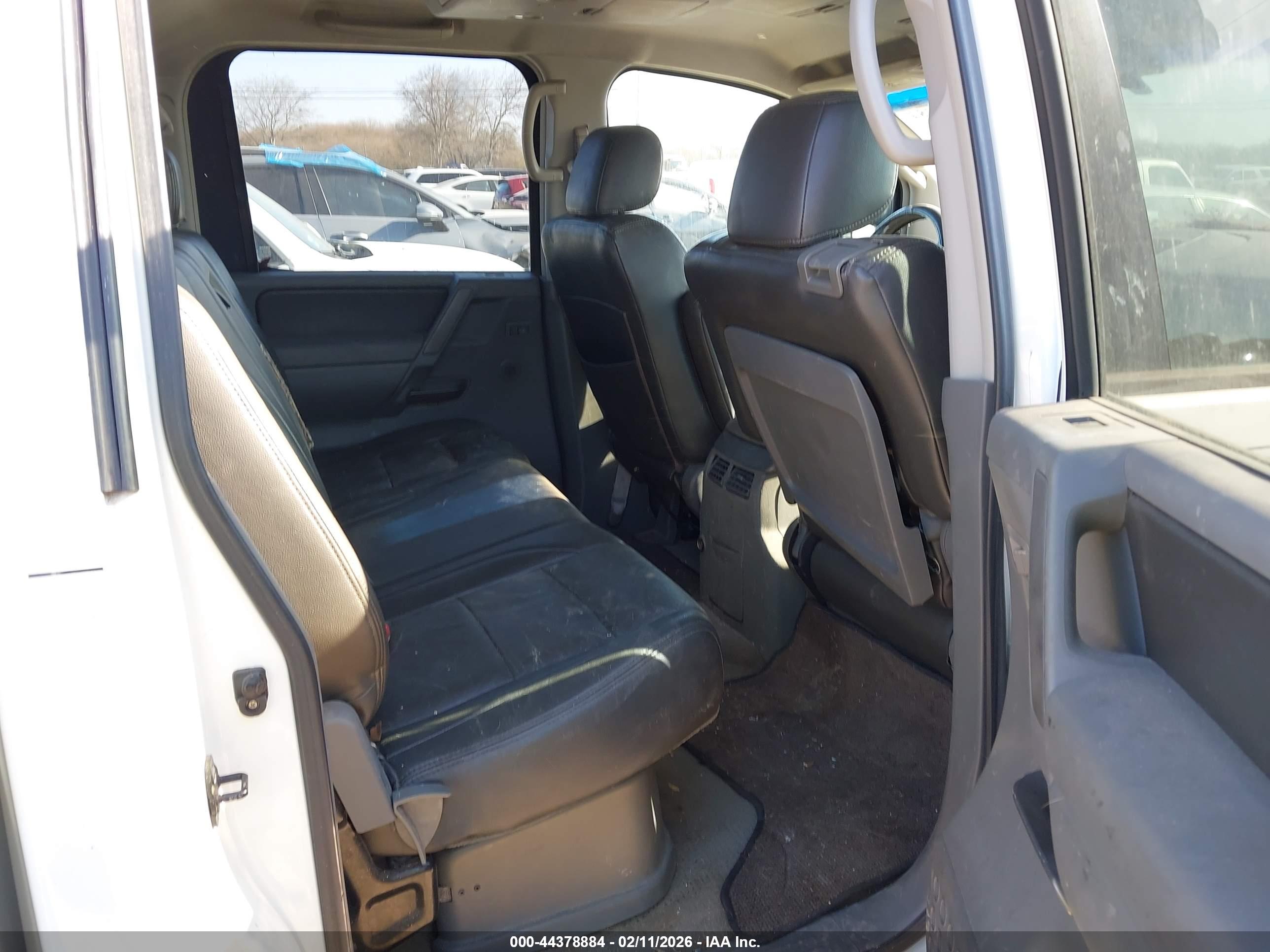 NISSAN TITAN image 8