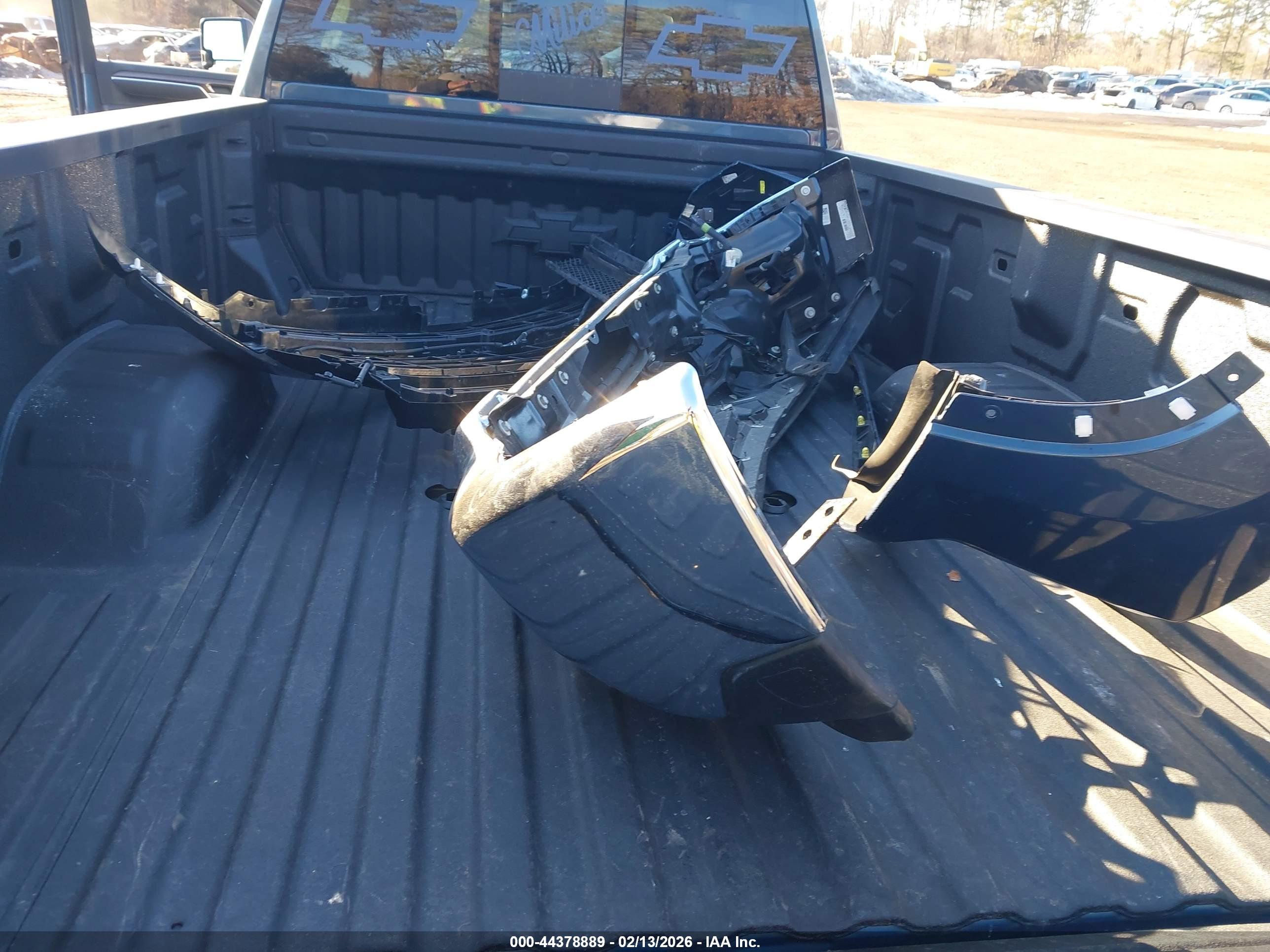 CHEVROLET SILVERADO image 7