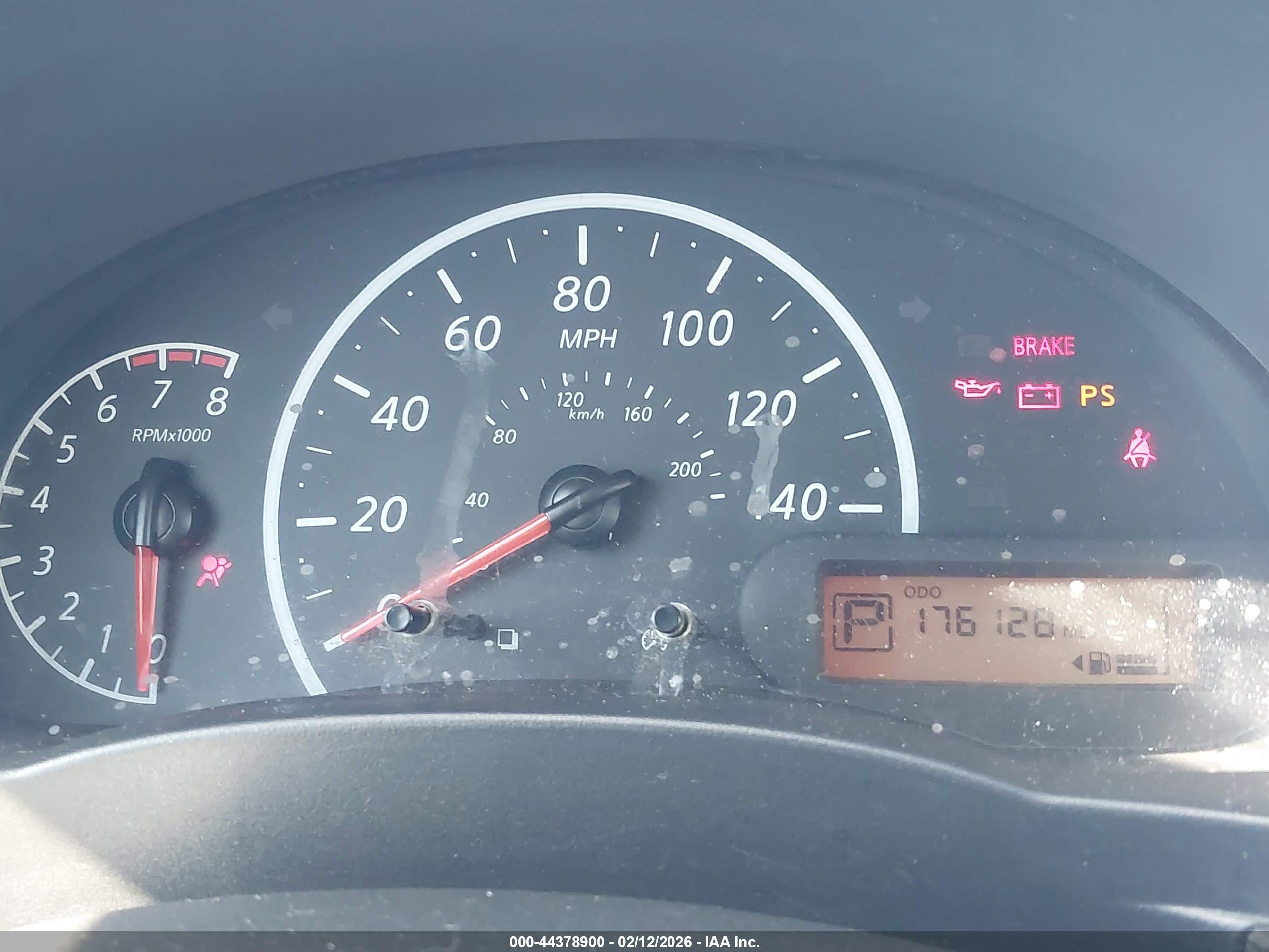 NISSAN VERSA image 10