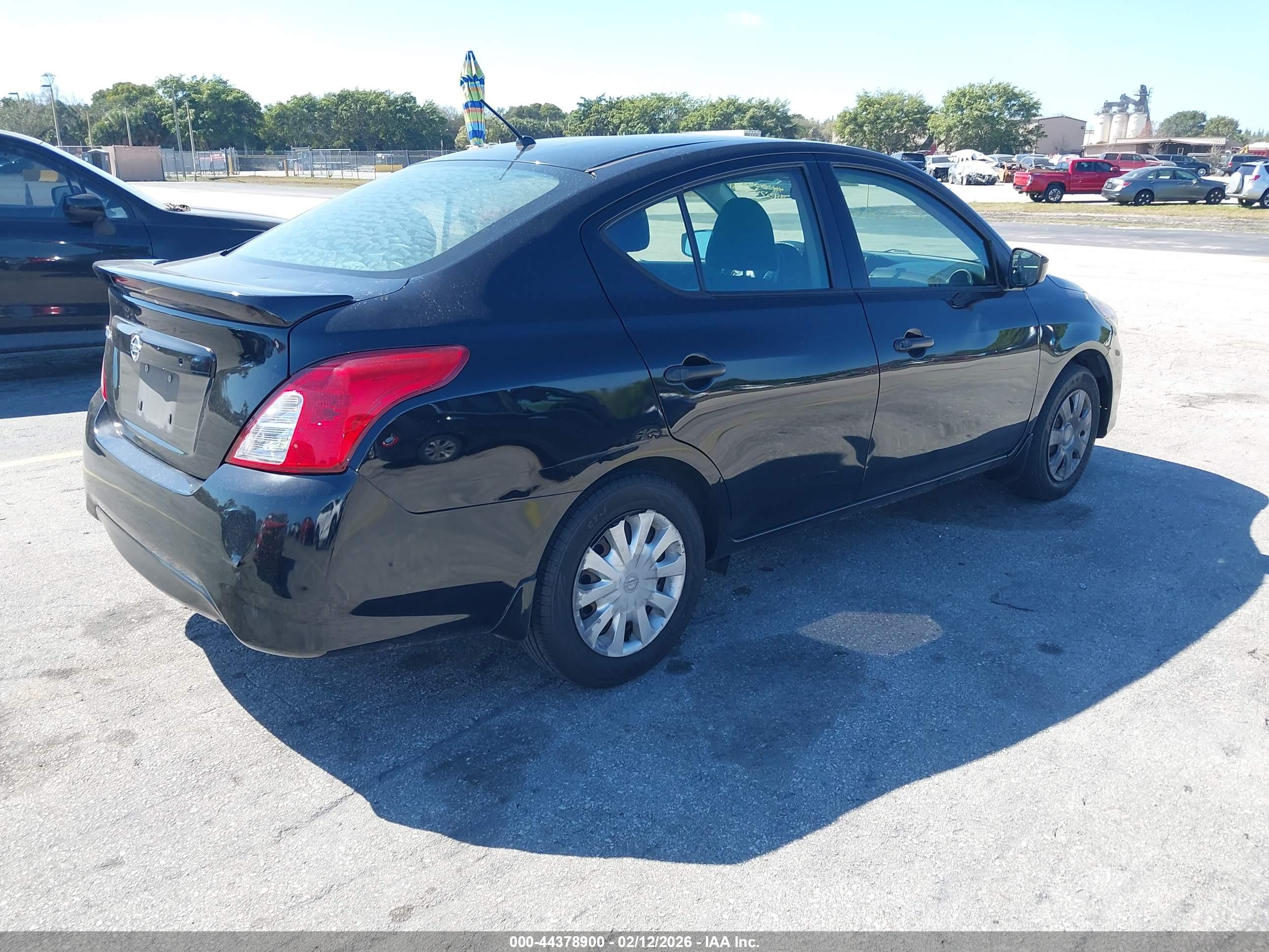 NISSAN VERSA image 4