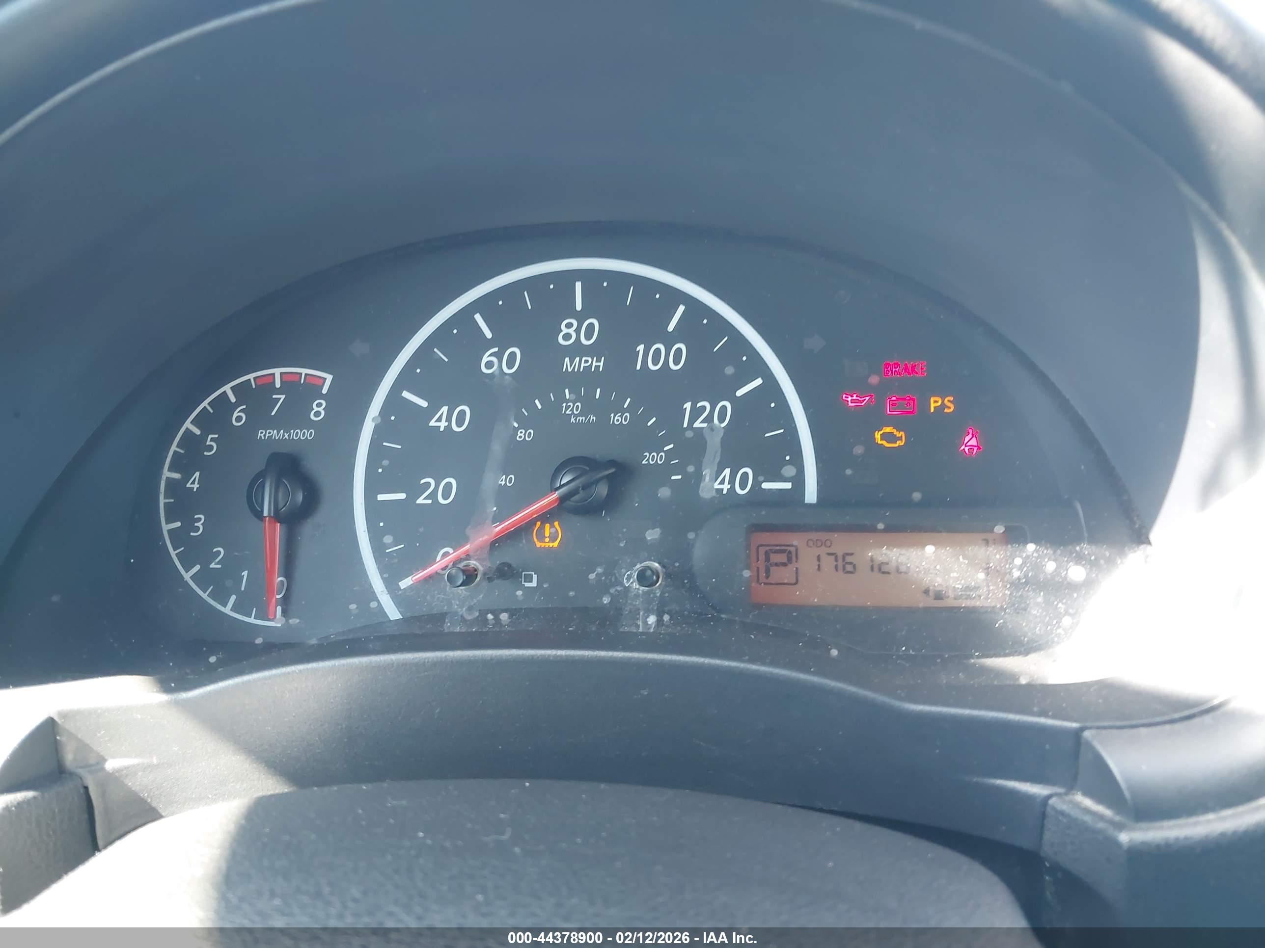 NISSAN VERSA image 7