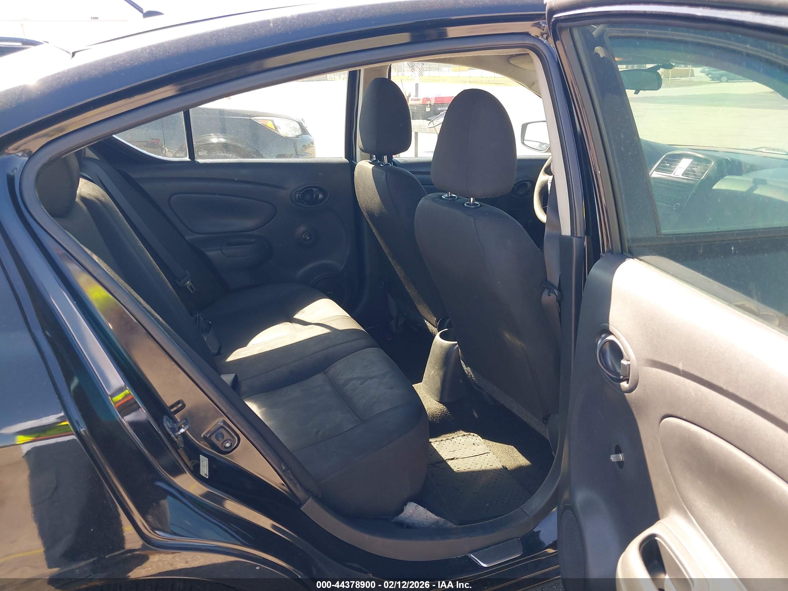 NISSAN VERSA image 8