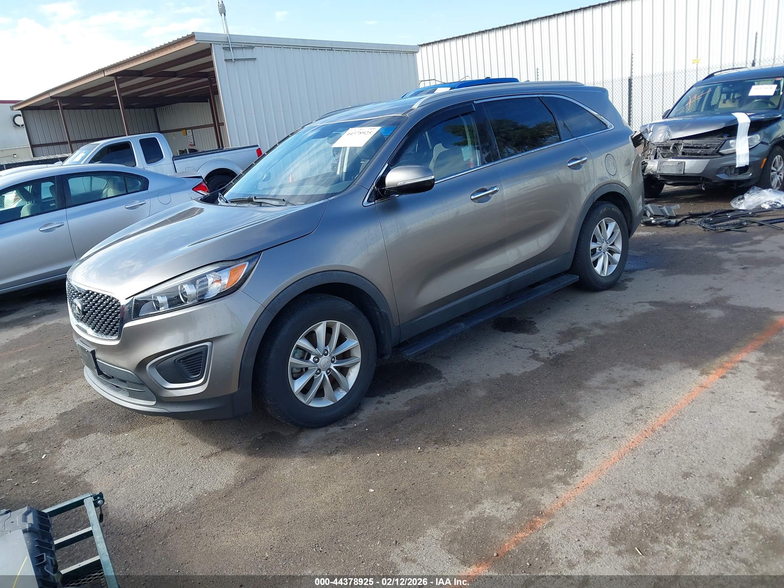 KIA SORENTO image 2
