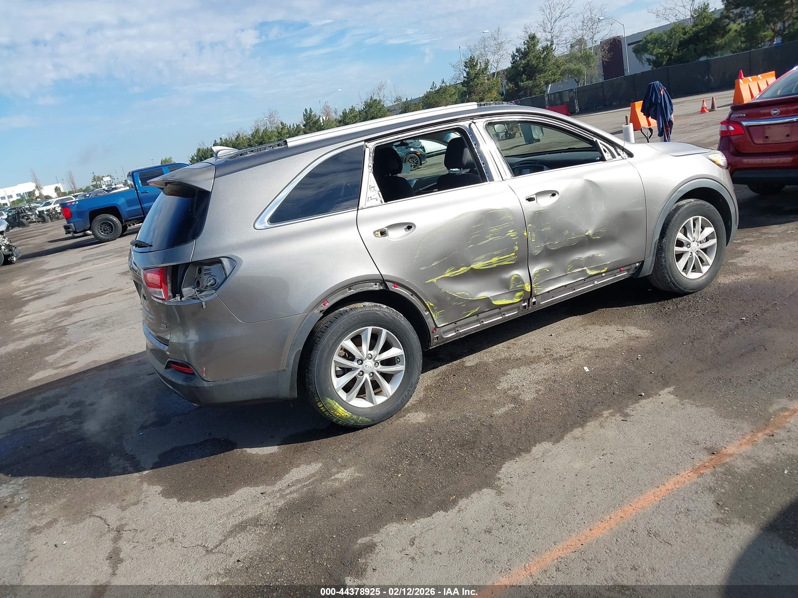 KIA SORENTO image 4