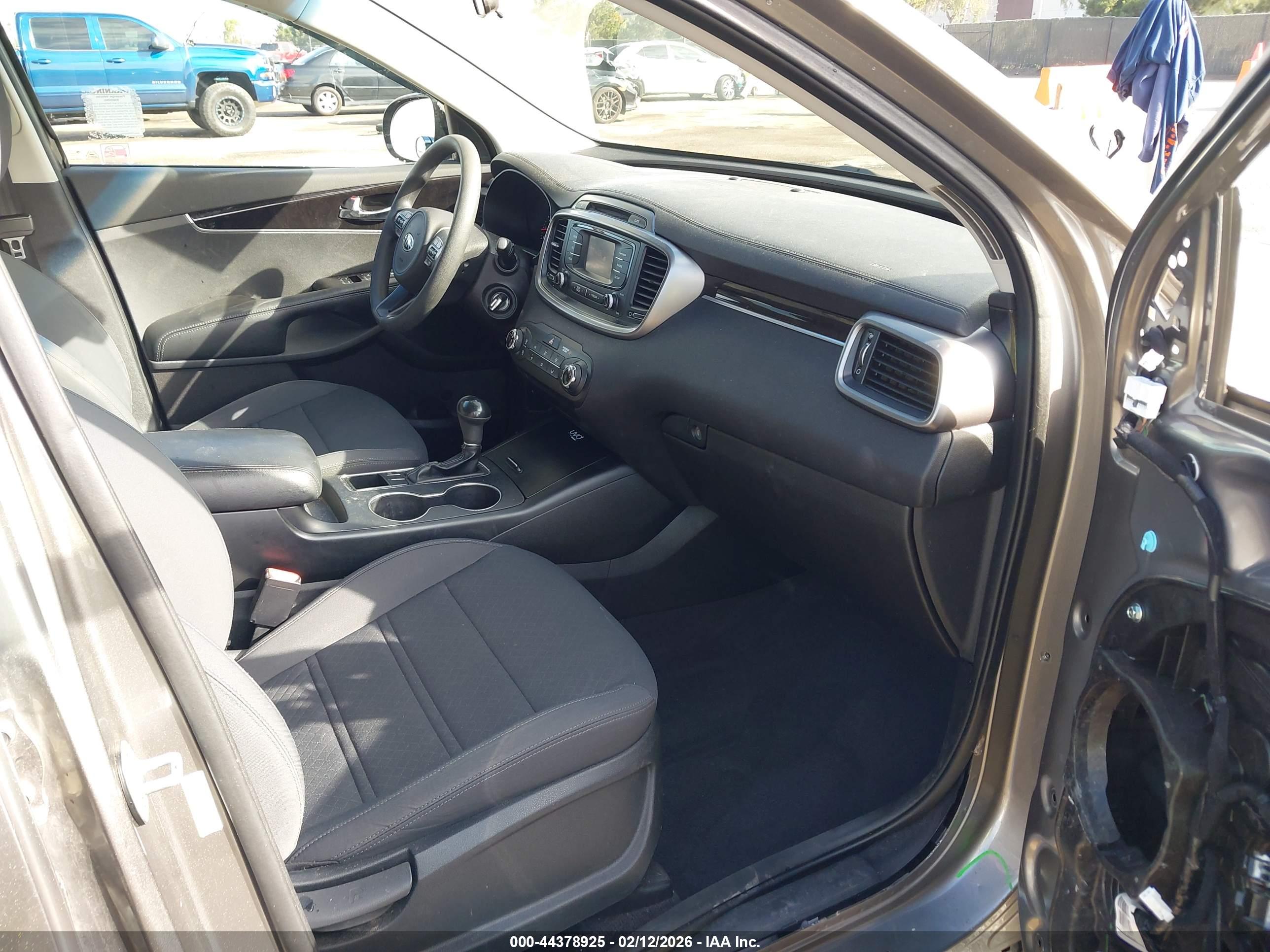 KIA SORENTO image 5