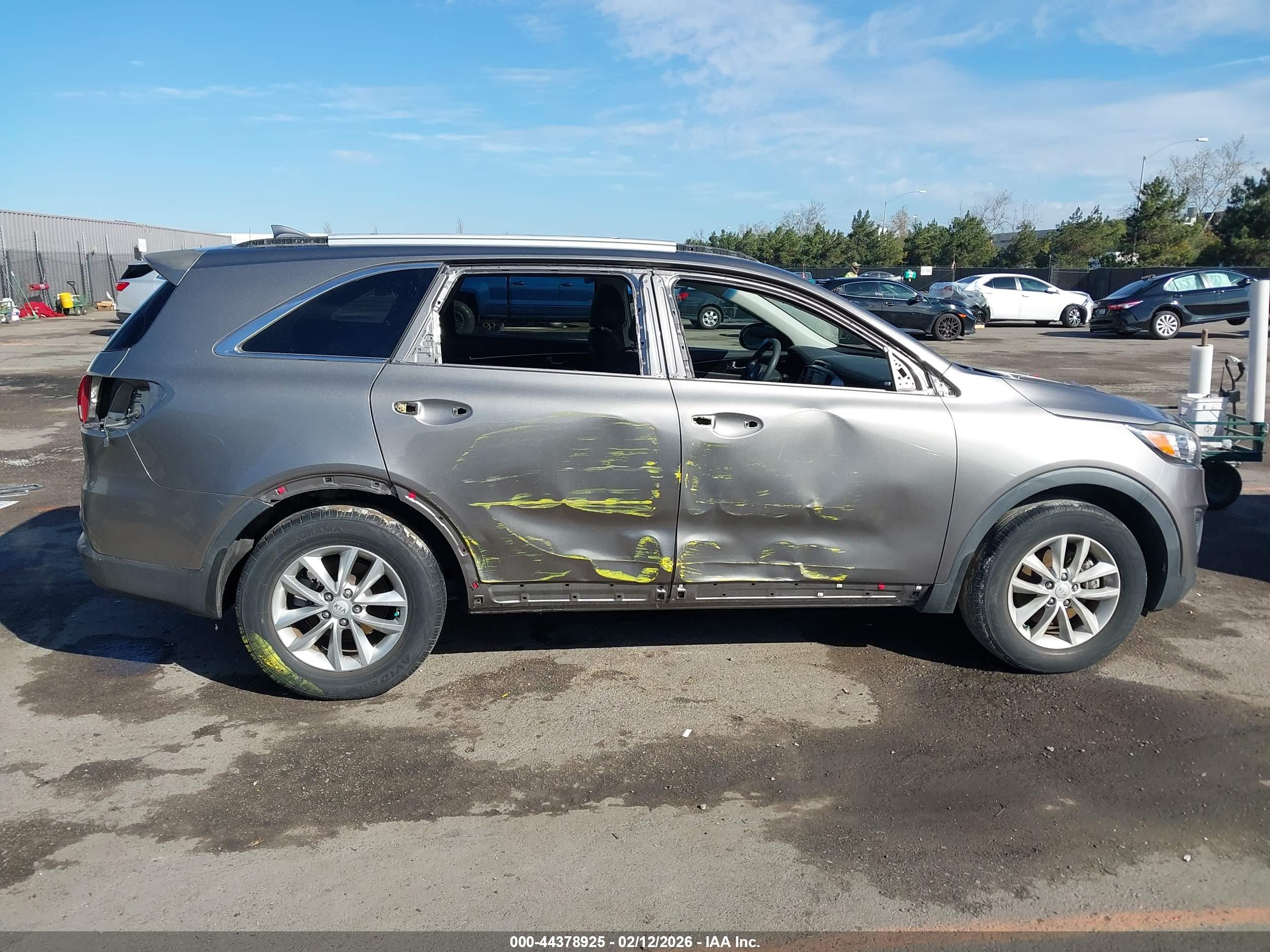 KIA SORENTO image 6