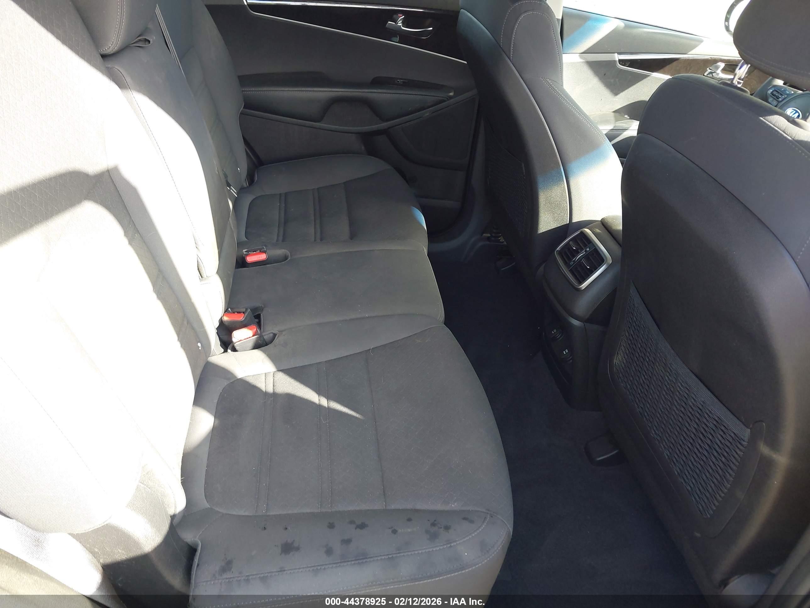 KIA SORENTO image 8