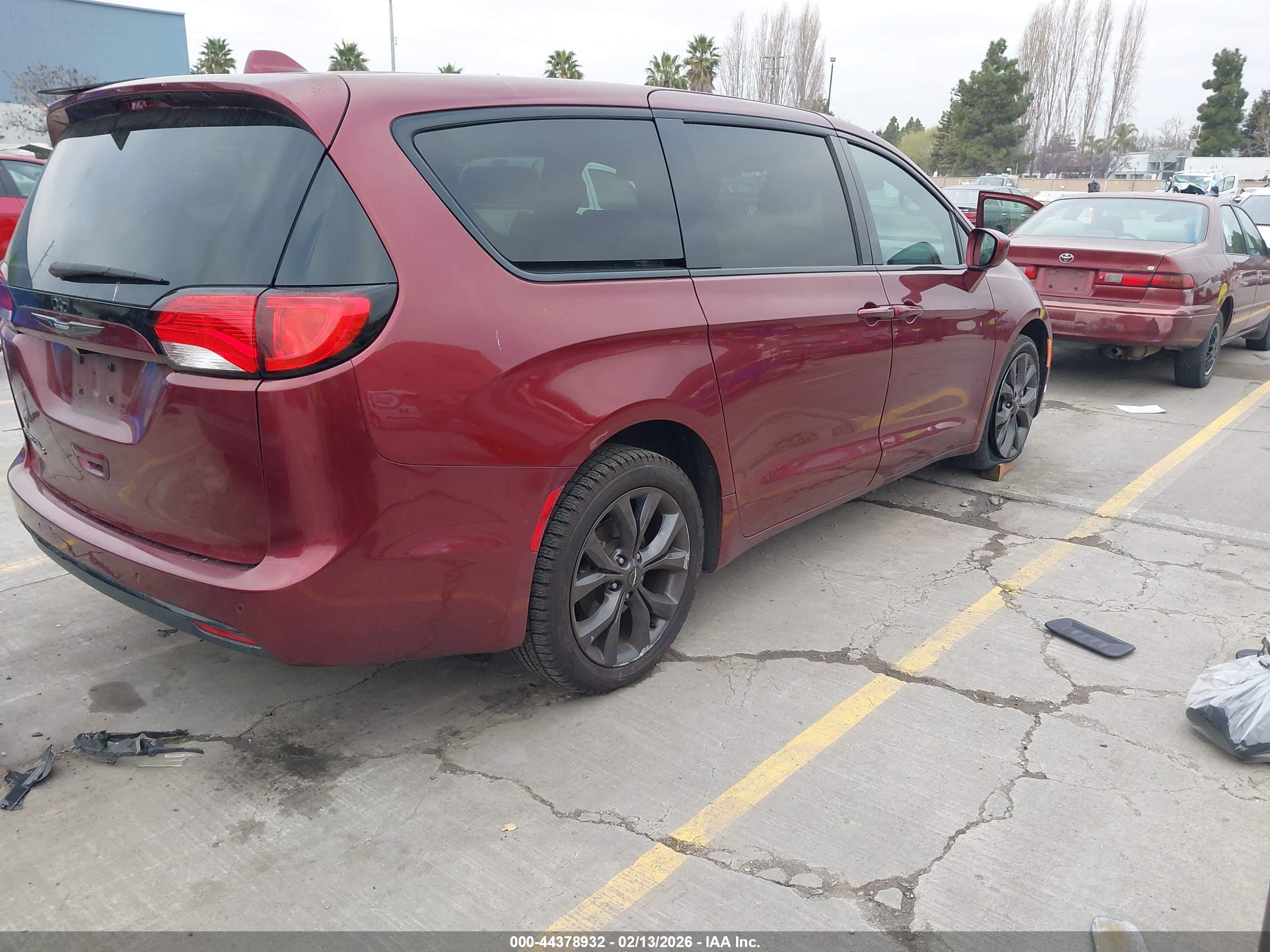 CHRYSLER PACIFICA image 4