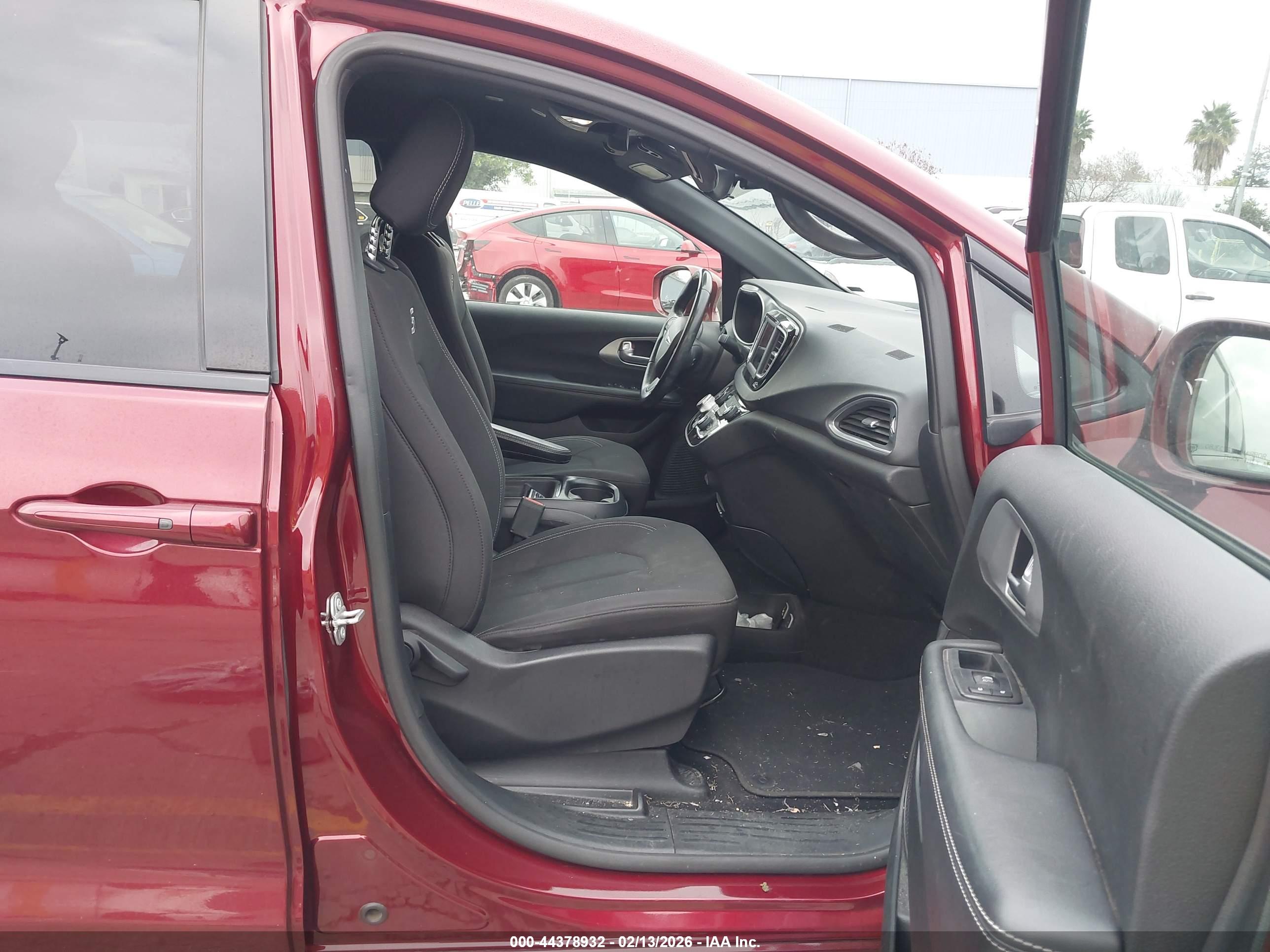 CHRYSLER PACIFICA image 5