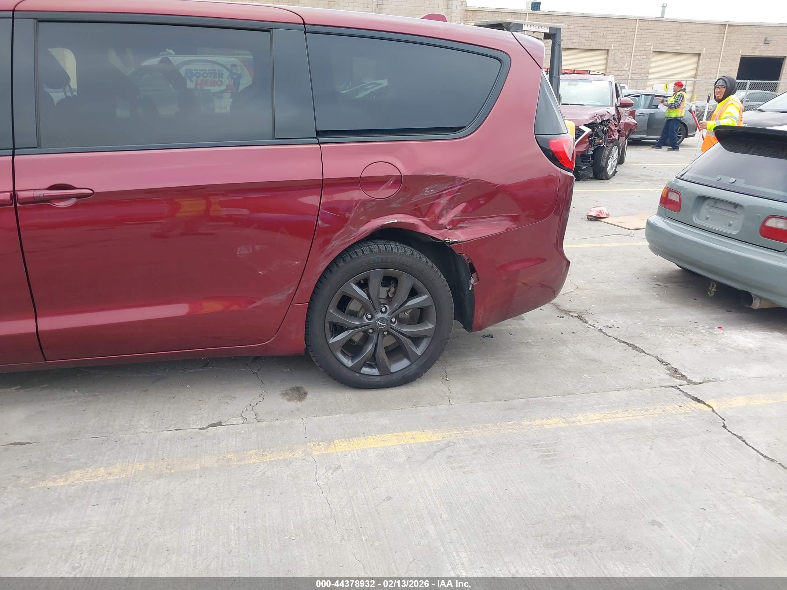 CHRYSLER PACIFICA image 6