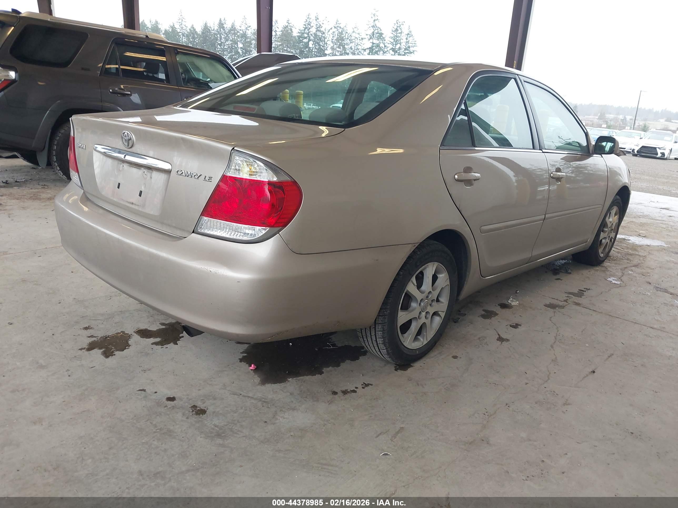 TOYOTA CAMRY image 4