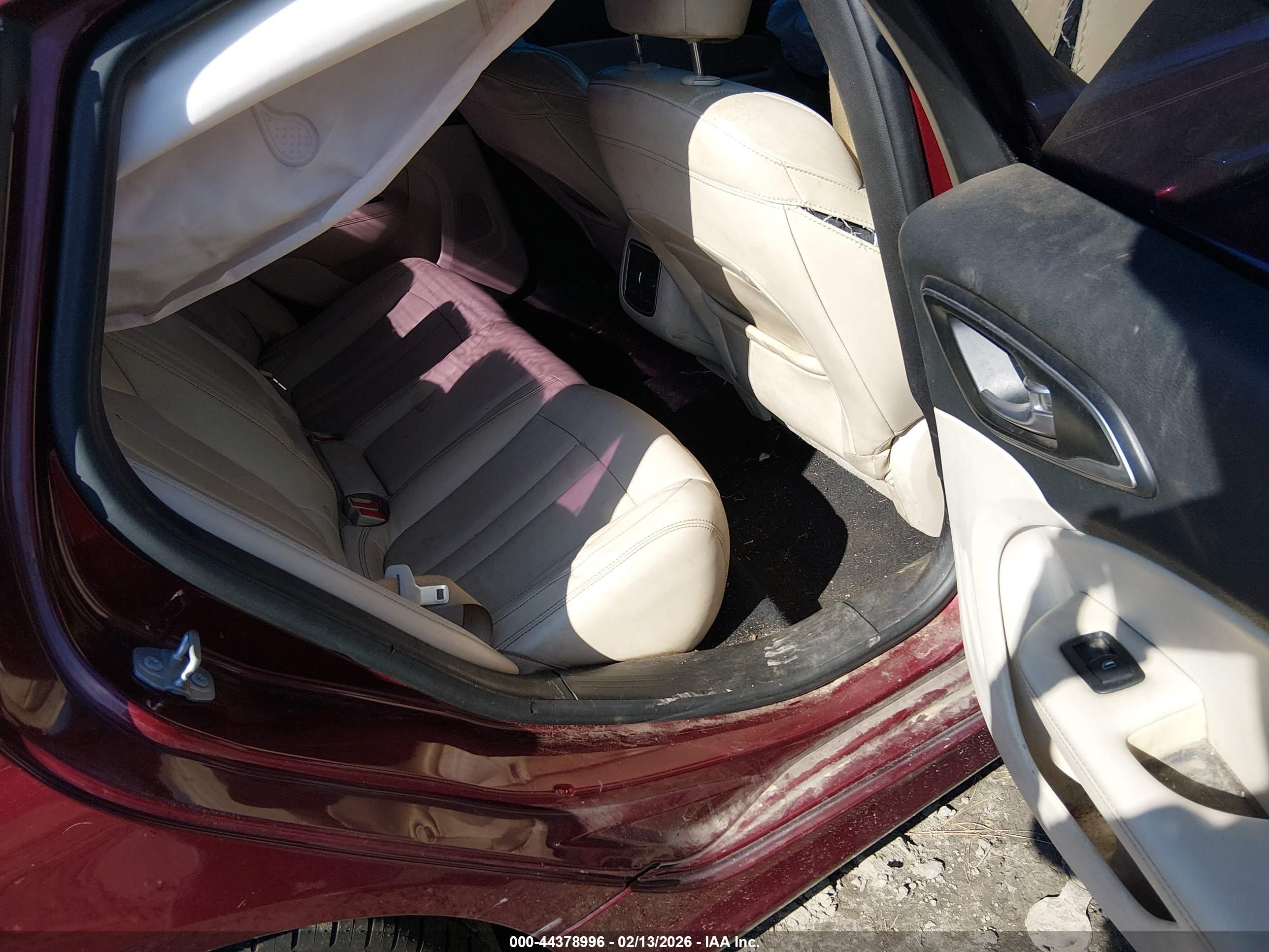 CHRYSLER 200 image 8