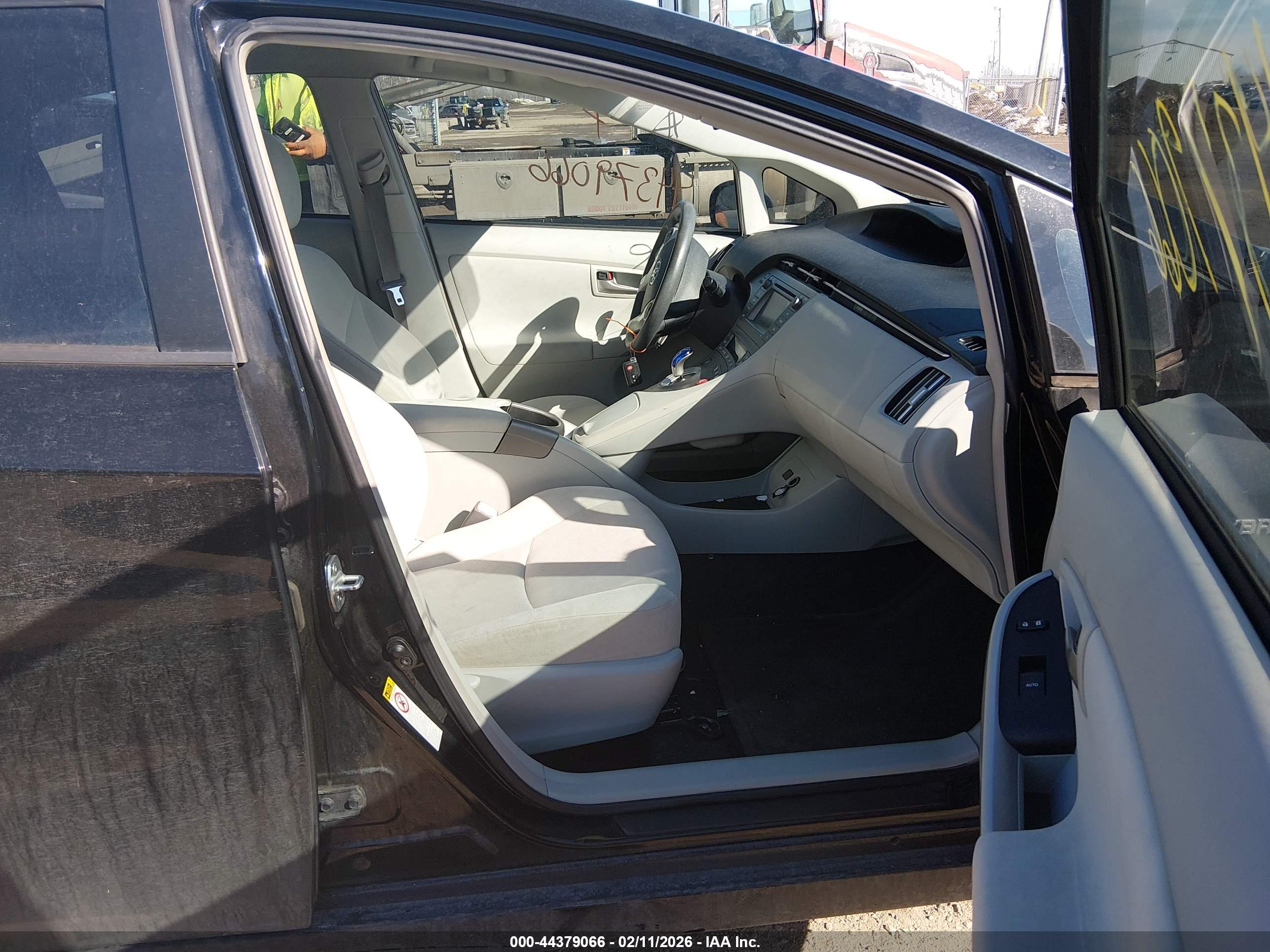 TOYOTA PRIUS image 5