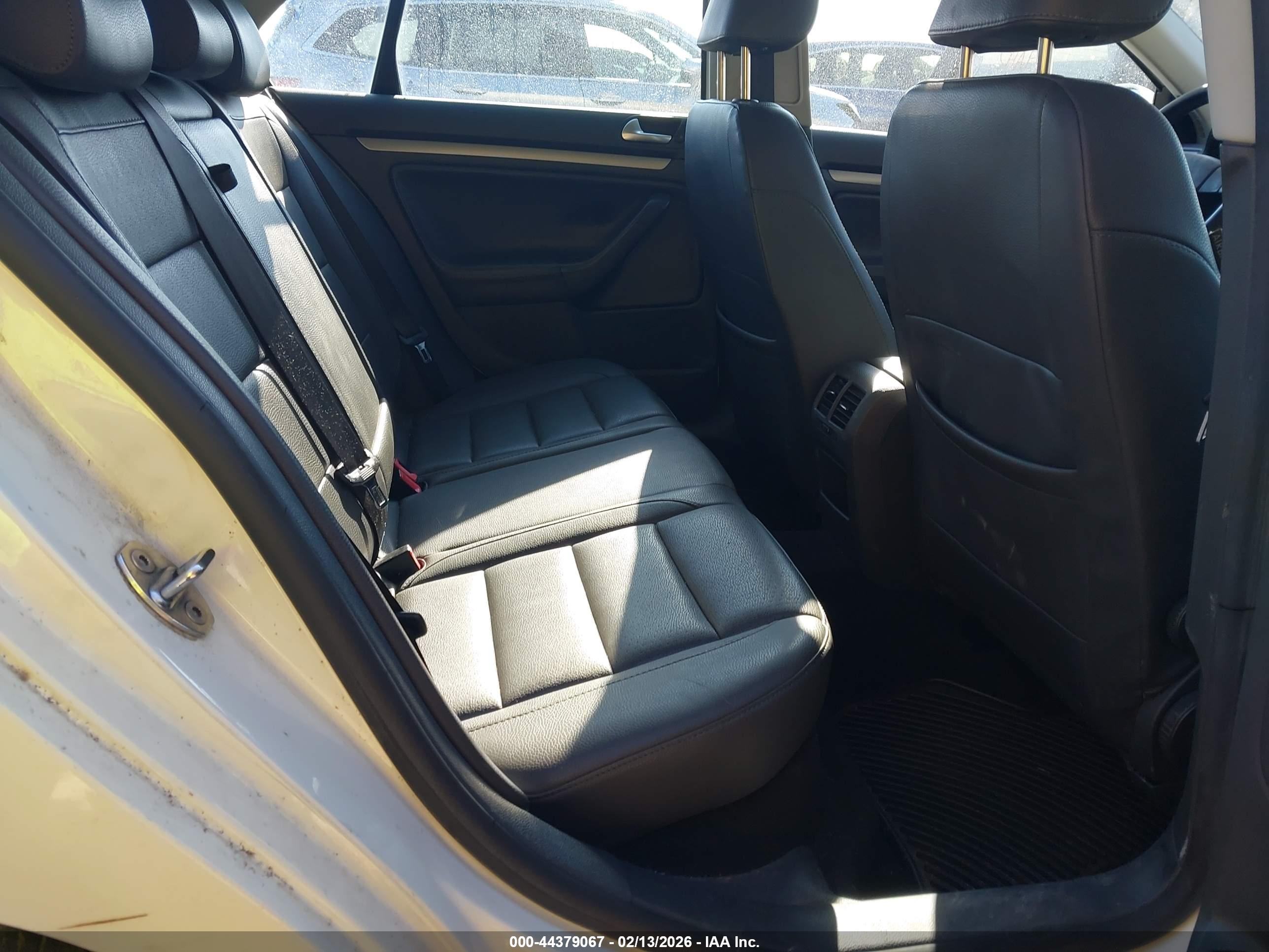 VOLKSWAGEN JETTA image 8