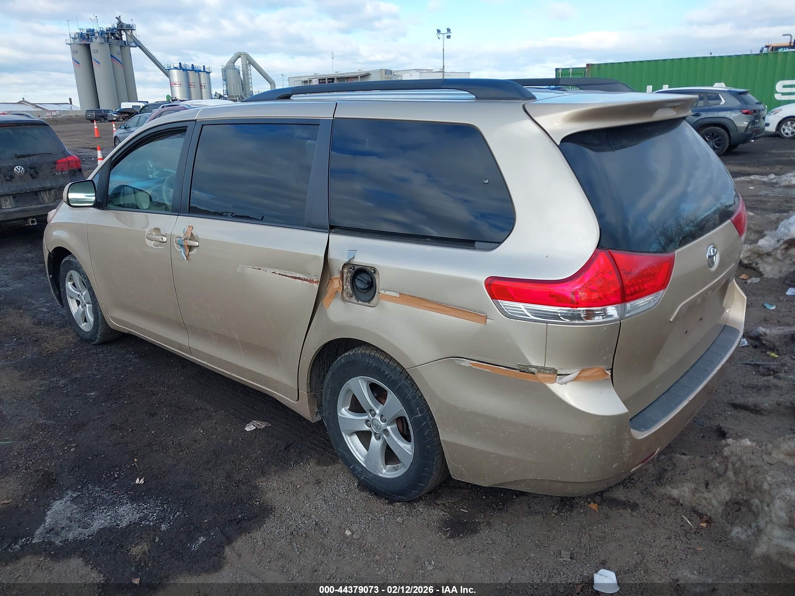 TOYOTA SIENNA image 3