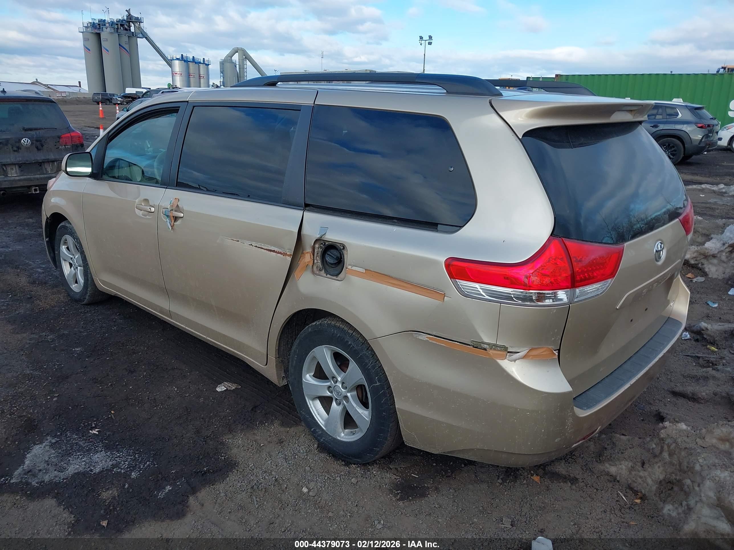 TOYOTA SIENNA image 6