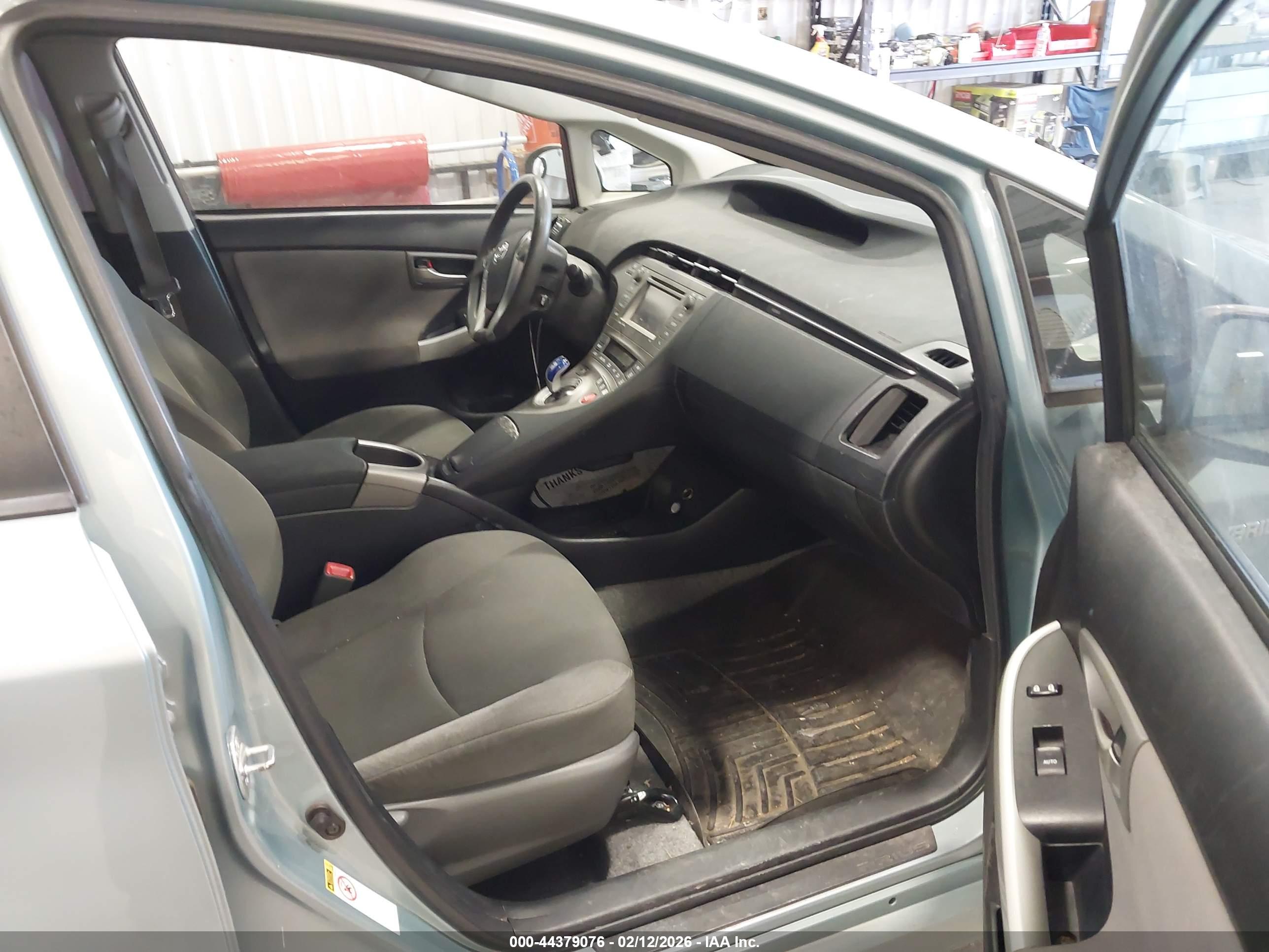 TOYOTA PRIUS image 5