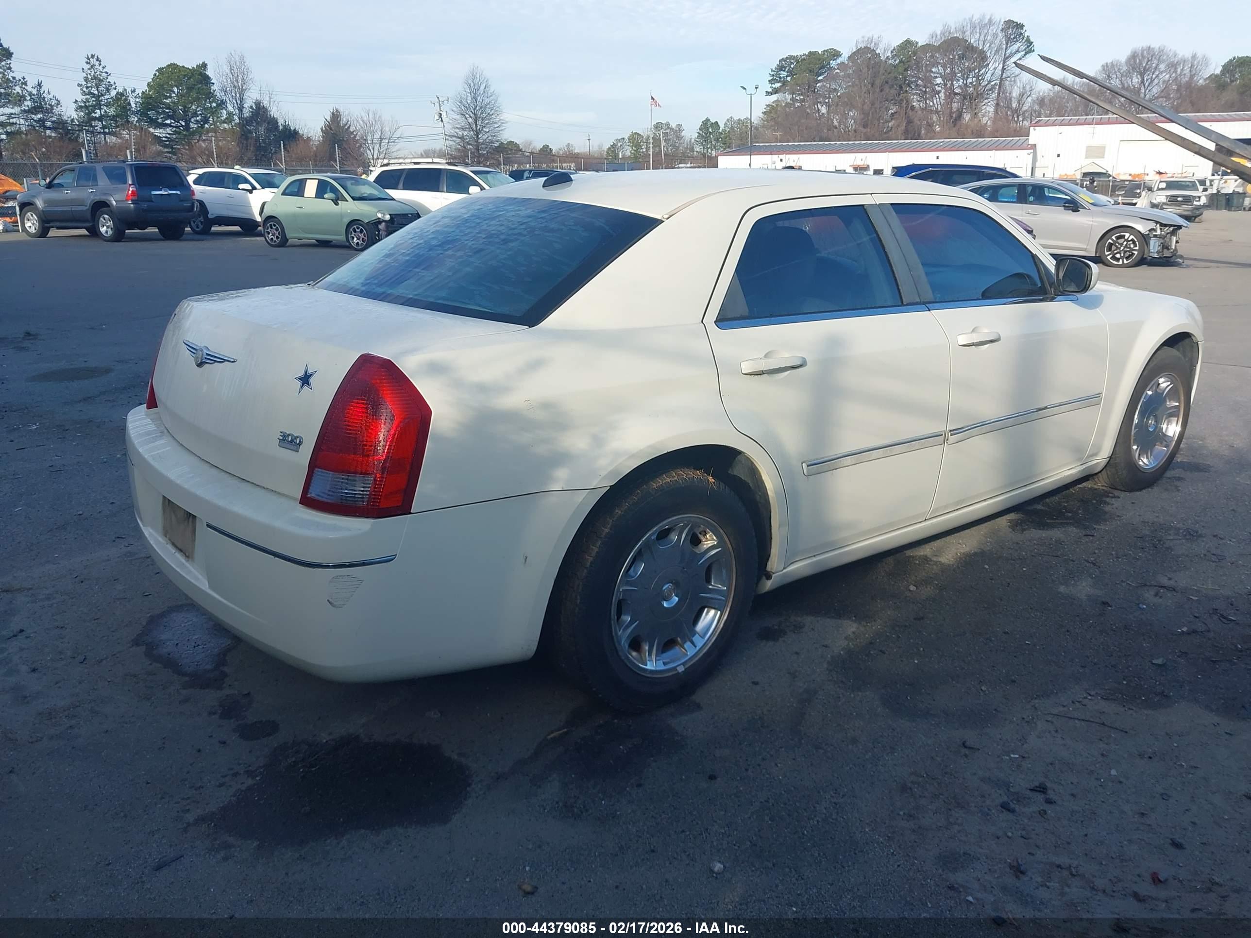 CHRYSLER 300 image 4