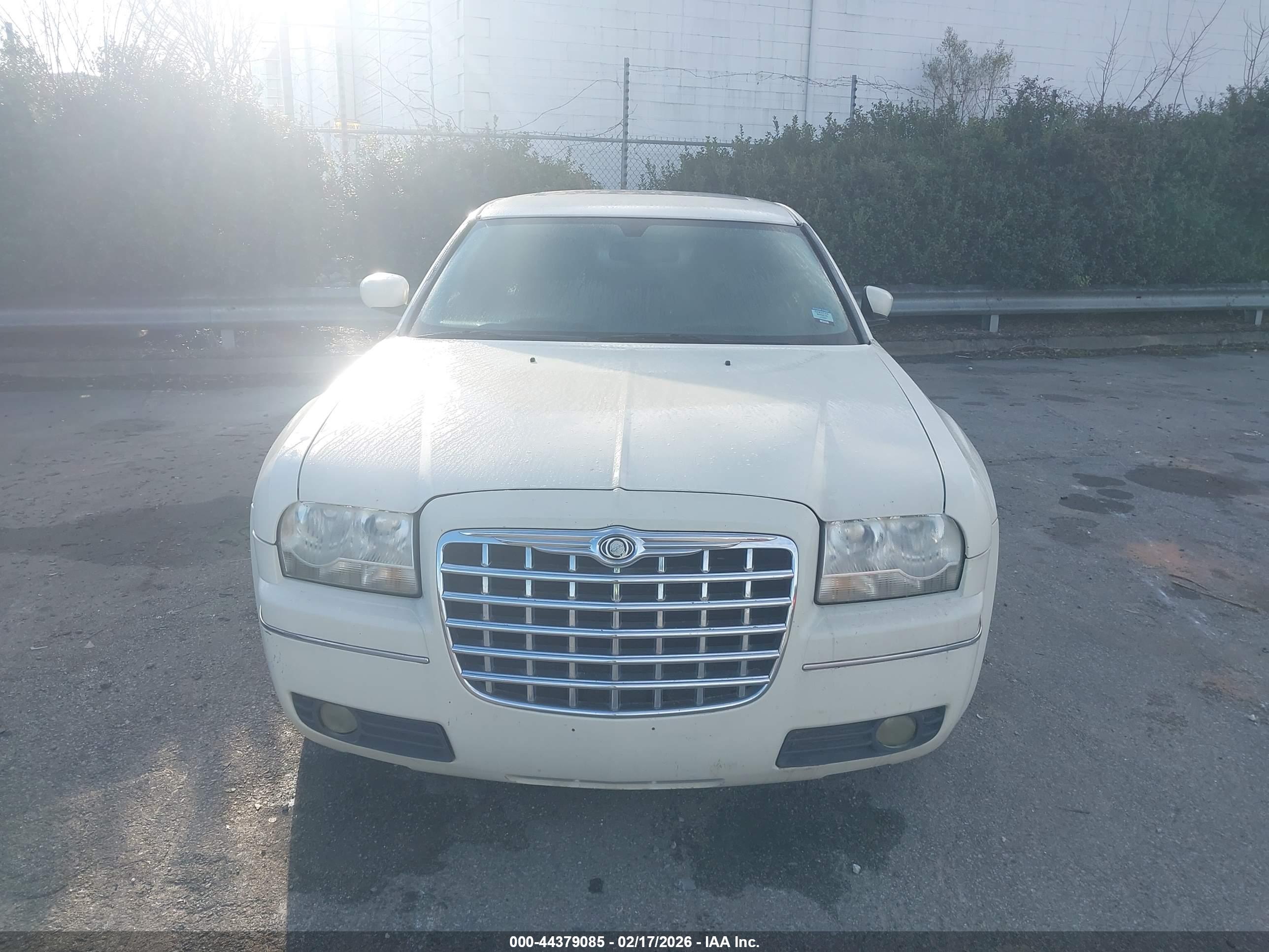 CHRYSLER 300 image 6
