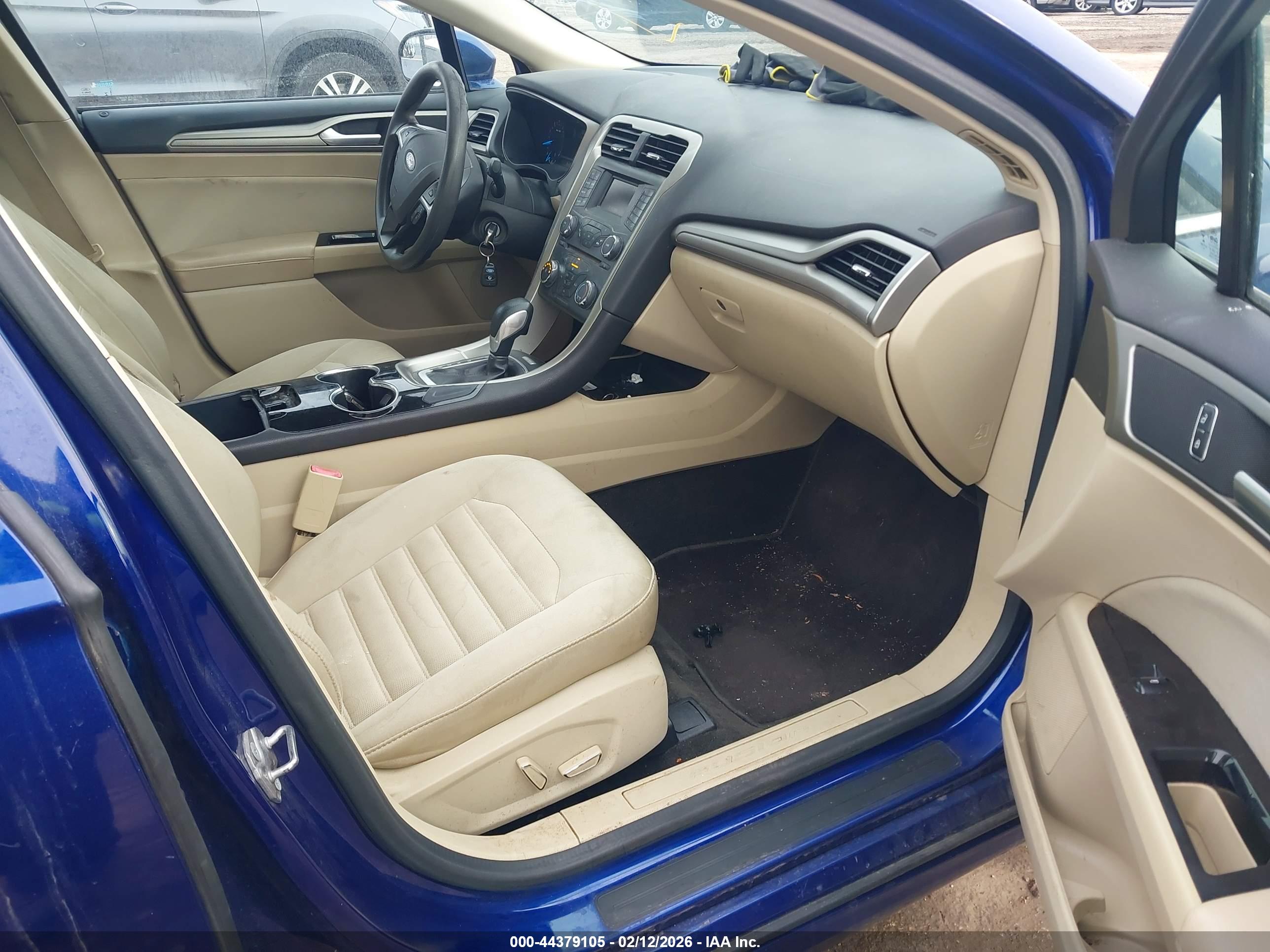 FORD FUSION image 5