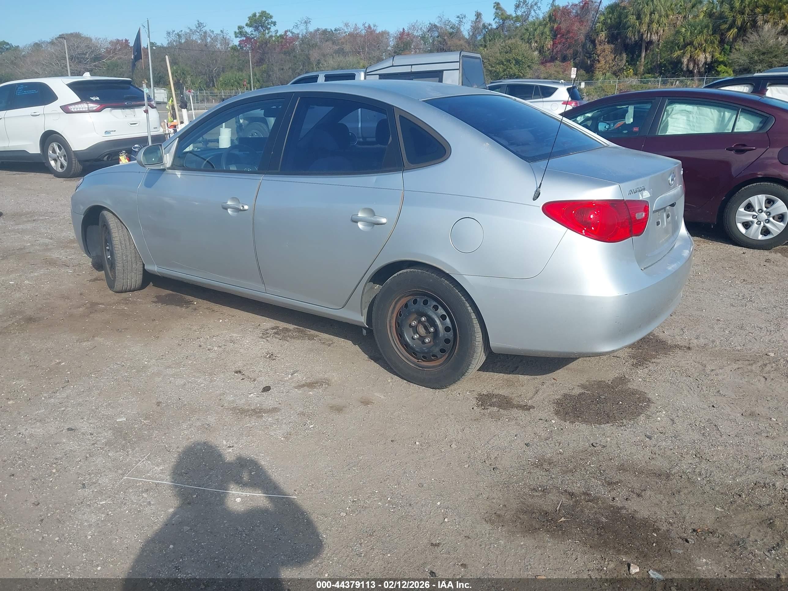 HYUNDAI ELANTRA image 3