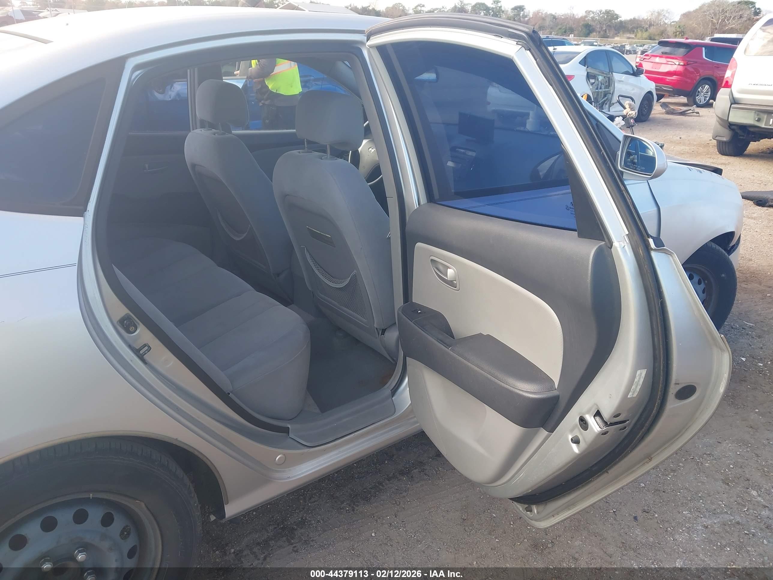 HYUNDAI ELANTRA image 8