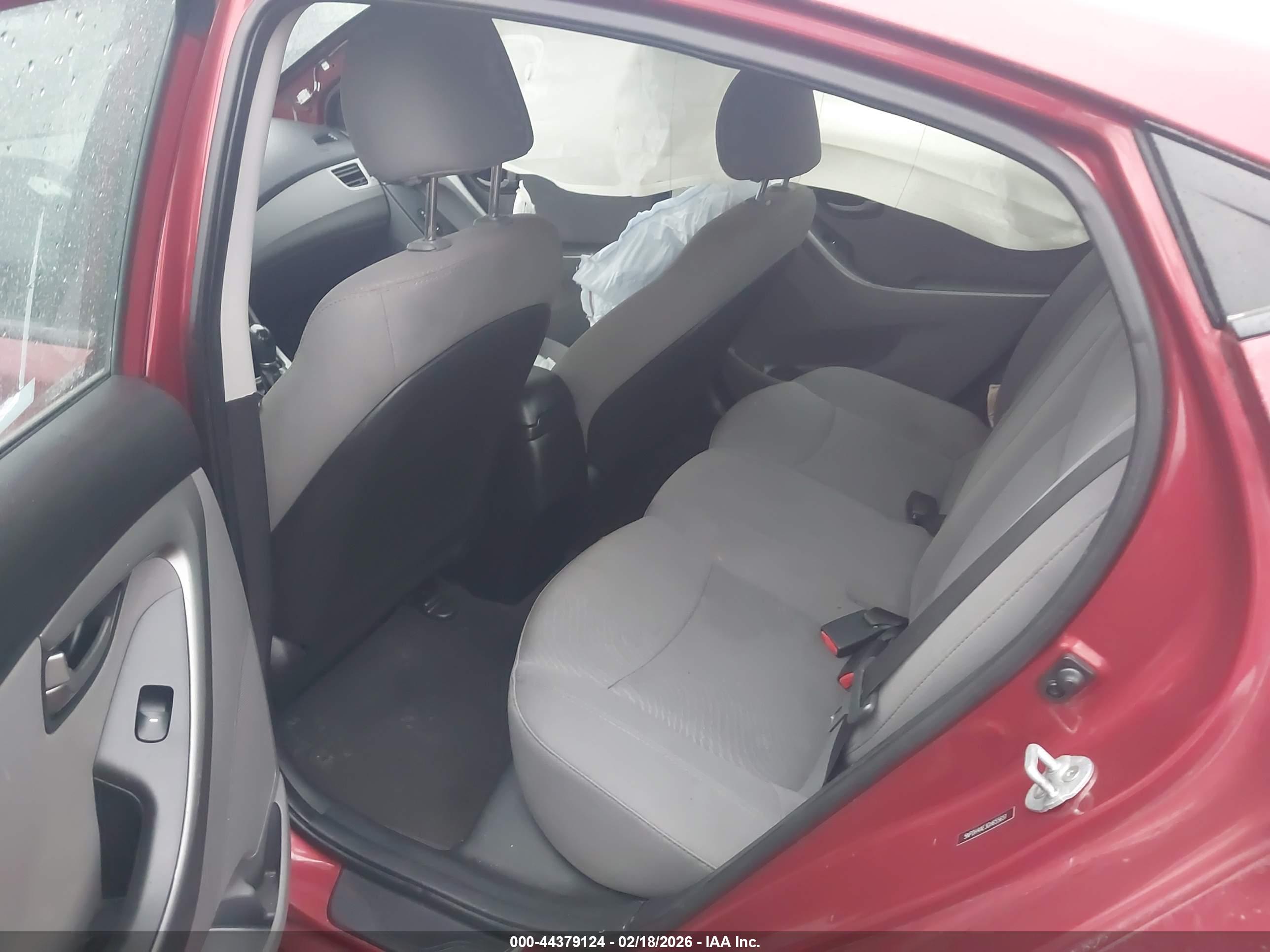 HYUNDAI ELANTRA image 8