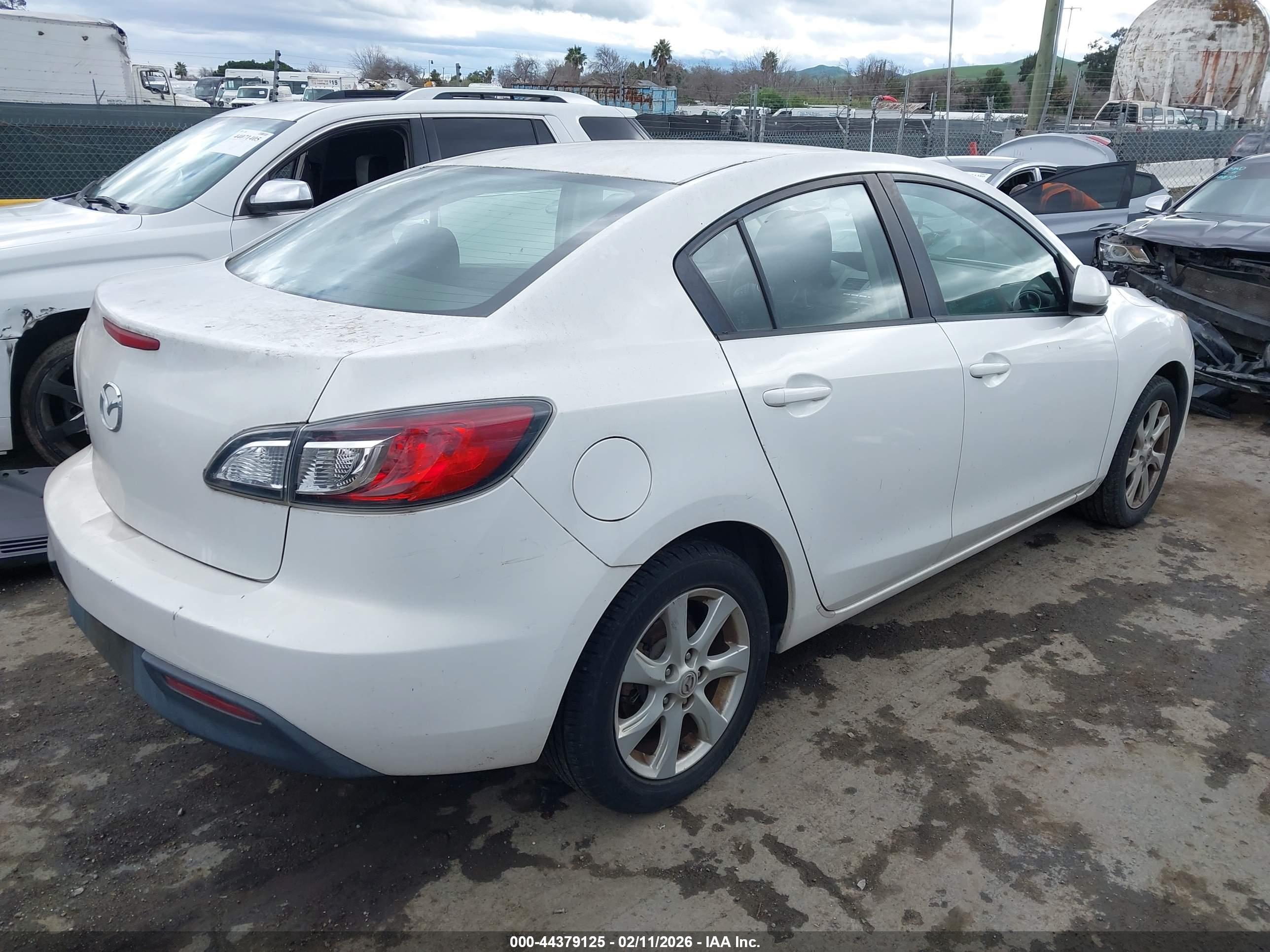 MAZDA MAZDA3 image 4