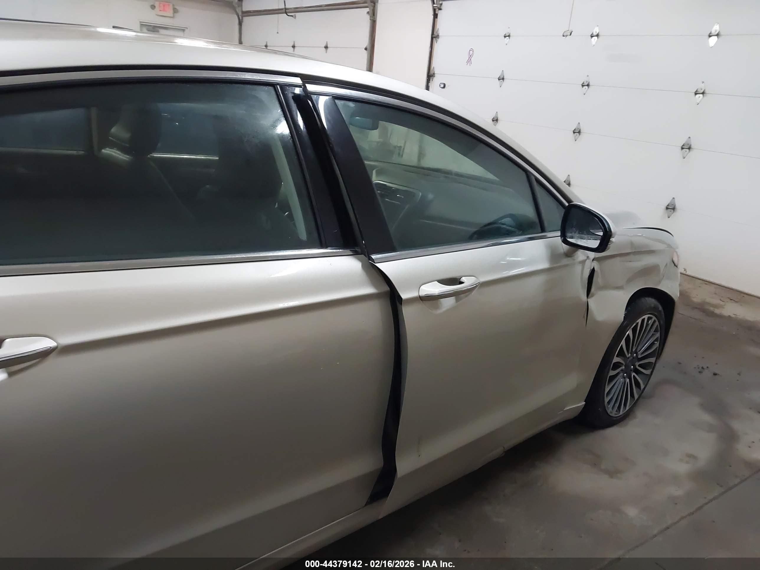 FORD FUSION image 6
