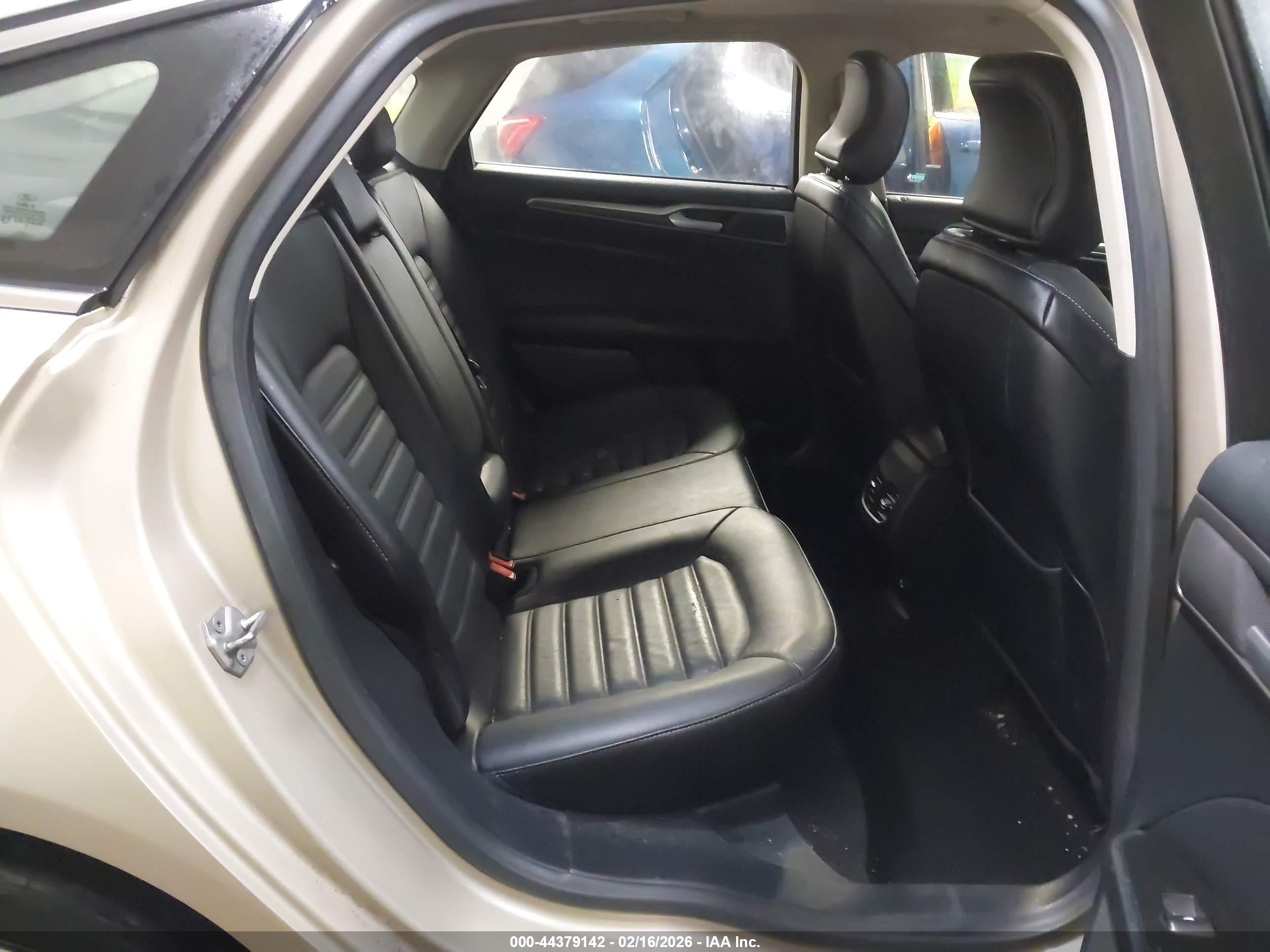 FORD FUSION image 8
