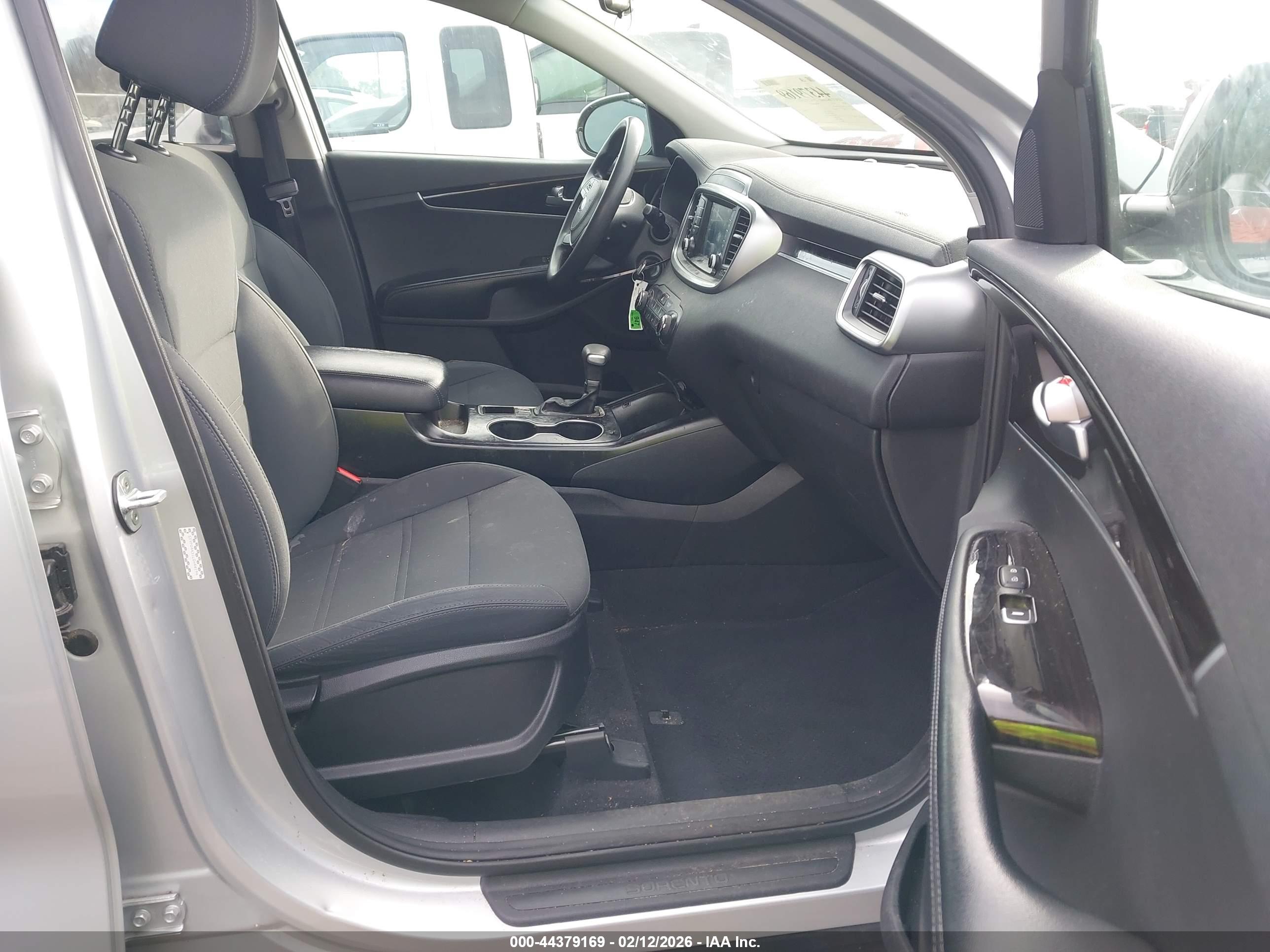 KIA SORENTO image 5